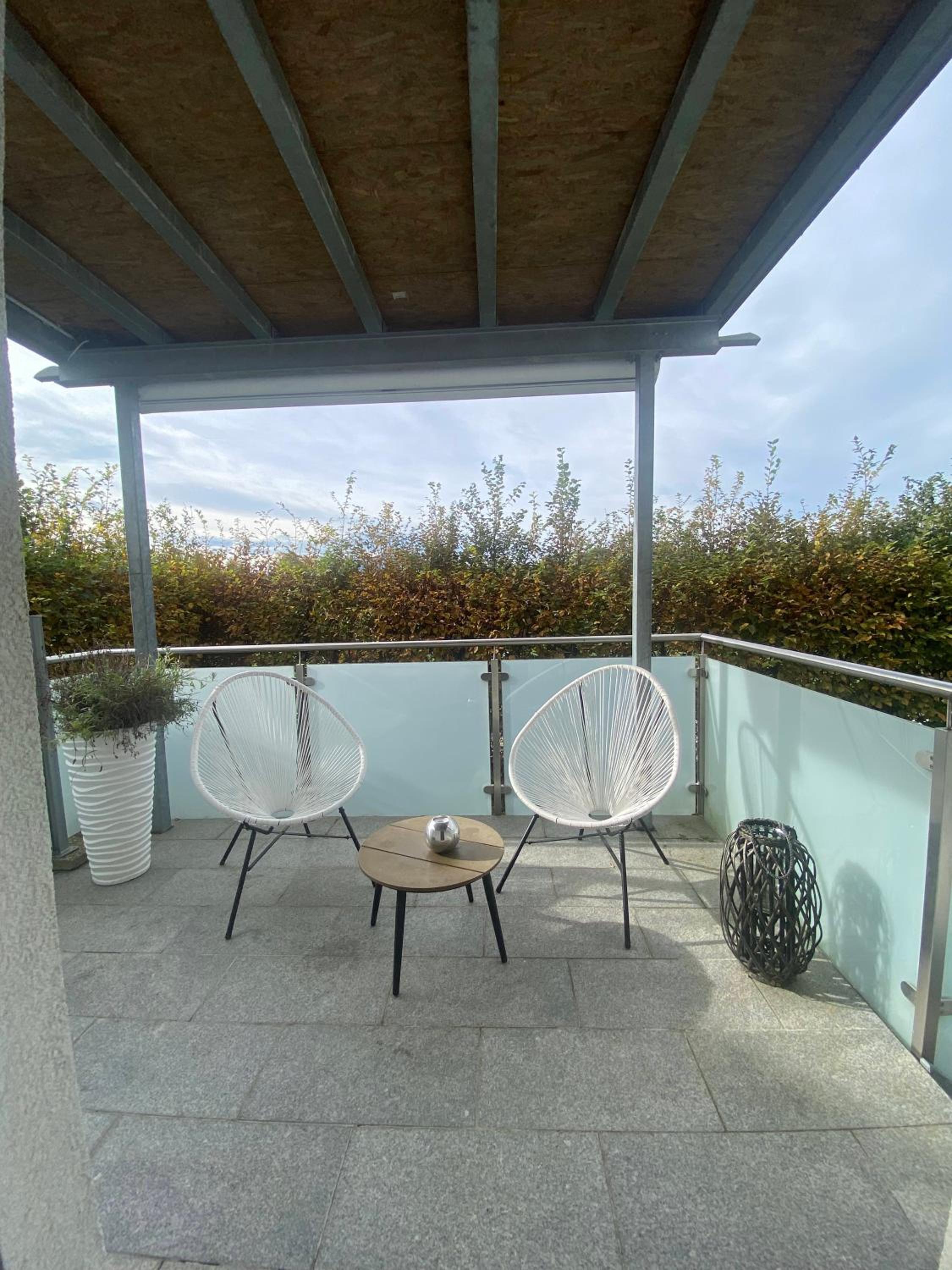 Wohnung im Grünen am Stadtrand, 50 m2, eigener Garten mit Terrasse, eigener Eingang, kostenloses Parken
