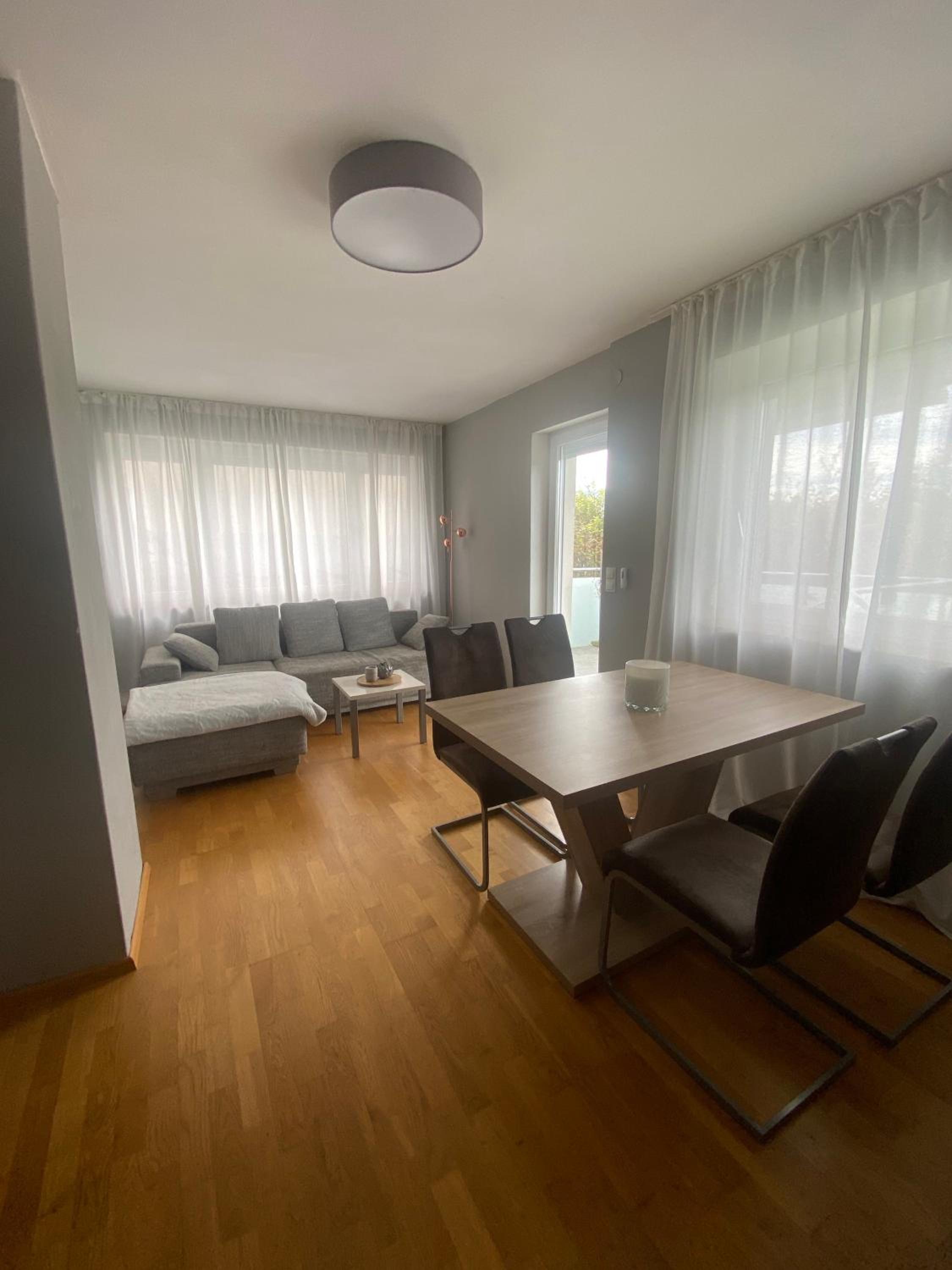 Wohnung im Grünen am Stadtrand, 50 m2, eigener Garten mit Terrasse, eigener Eingang, kostenloses Parken