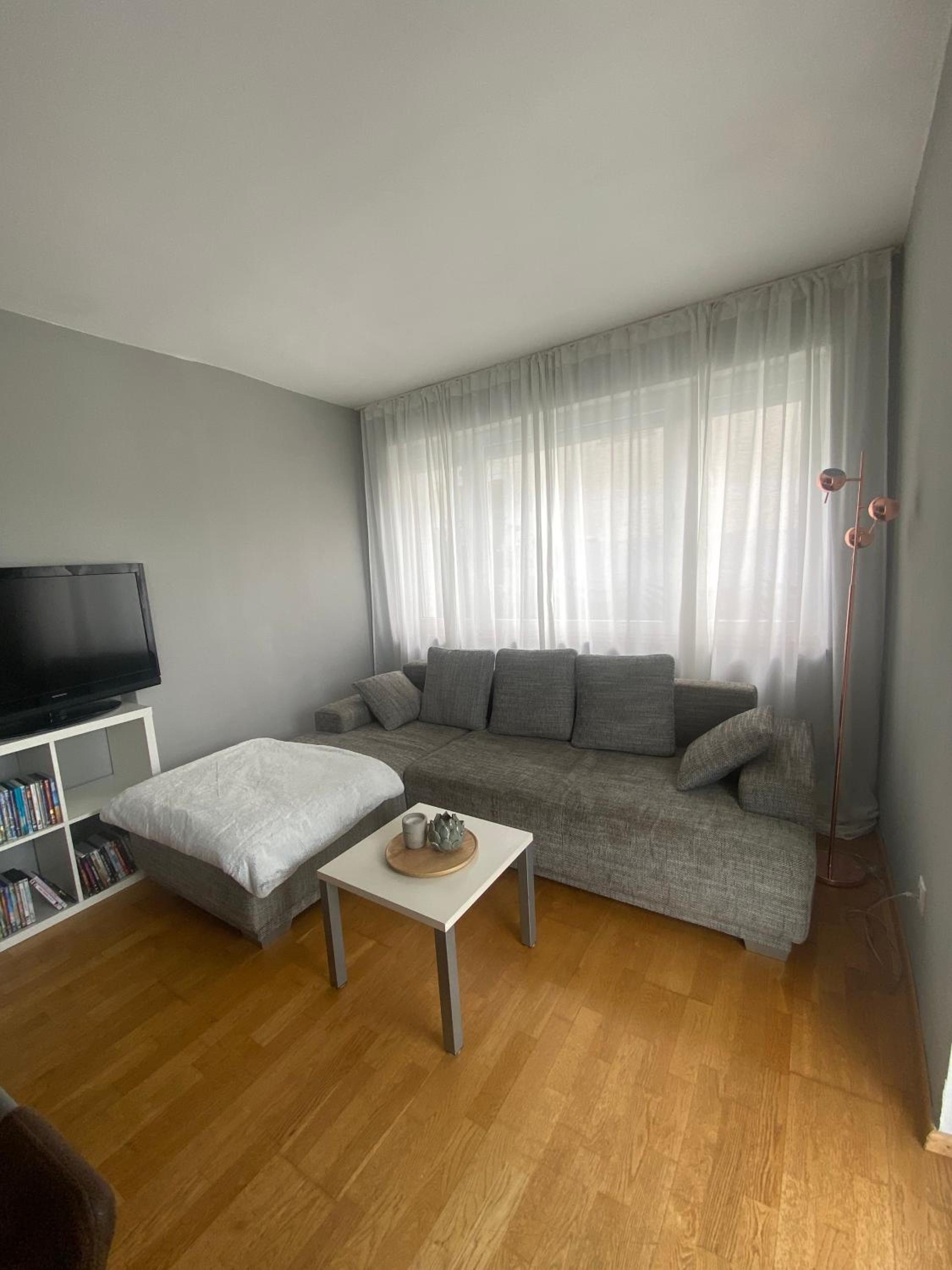 Wohnung im Grünen am Stadtrand, 50 m2, eigener Garten mit Terrasse, eigener Eingang, kostenloses Parken
