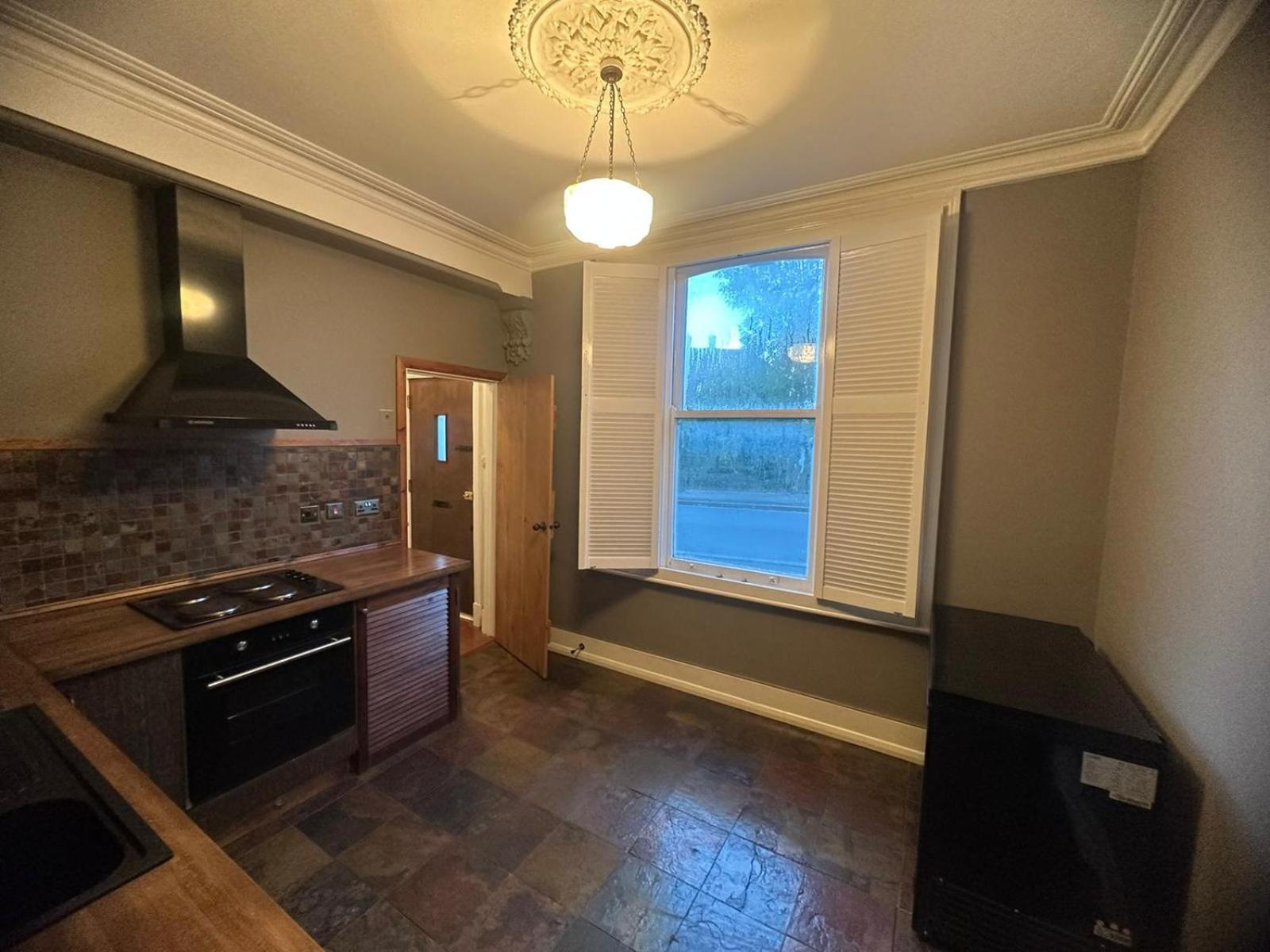 Cozy flat near Bedfords Park view 5