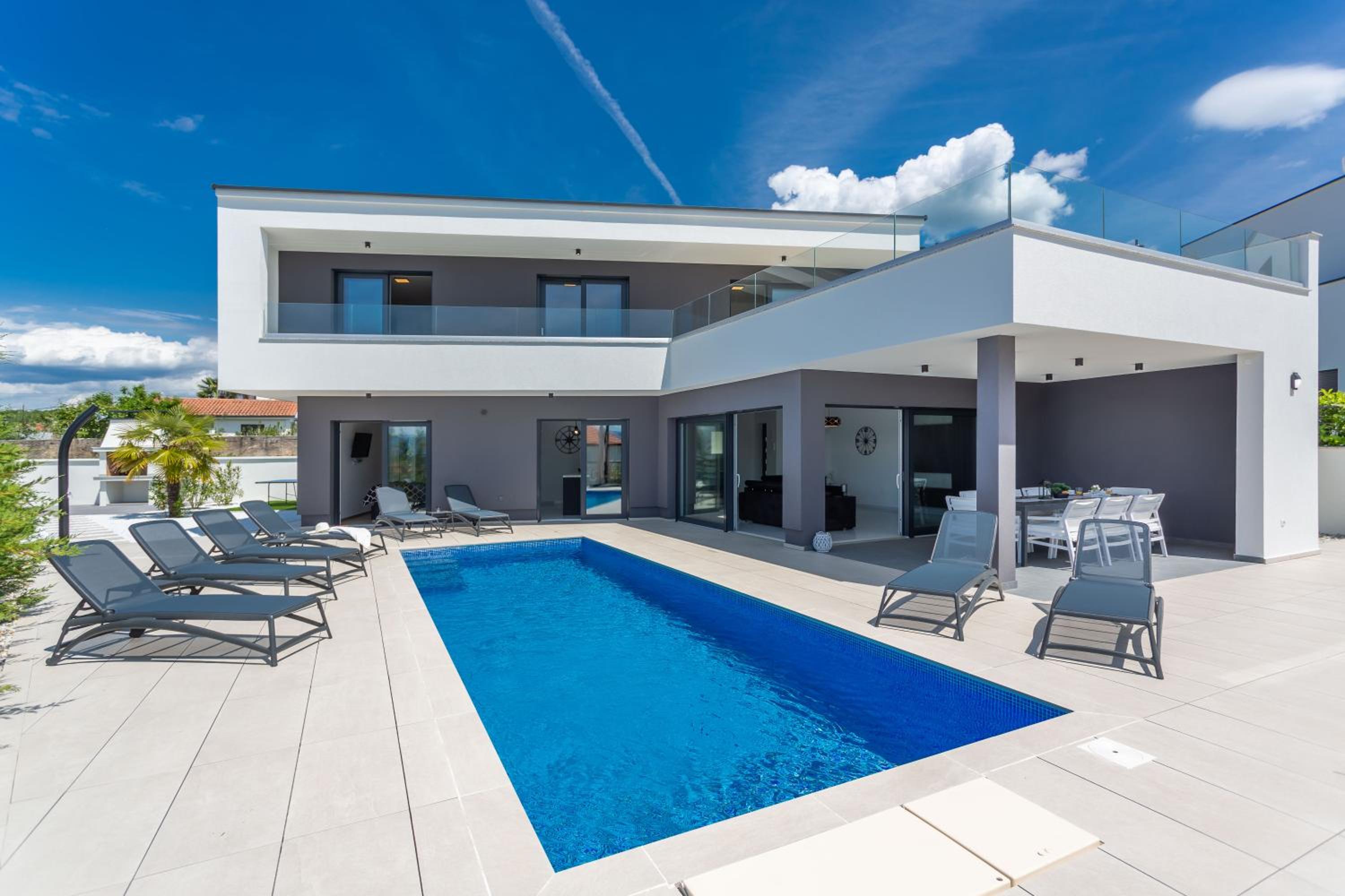 Deluxe villa with swimming pool, whirlpool on the roof terrace with a beautiful sea view - by TRAVELER tourist agency Krk ID 2125 I view 5