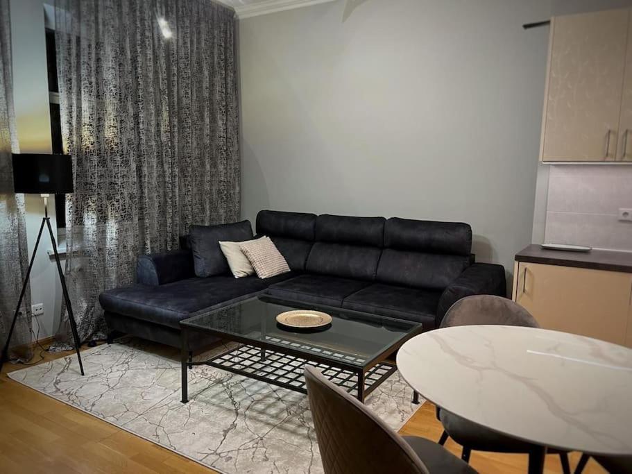 SAN ANTONIA RIGA Central suit view 4