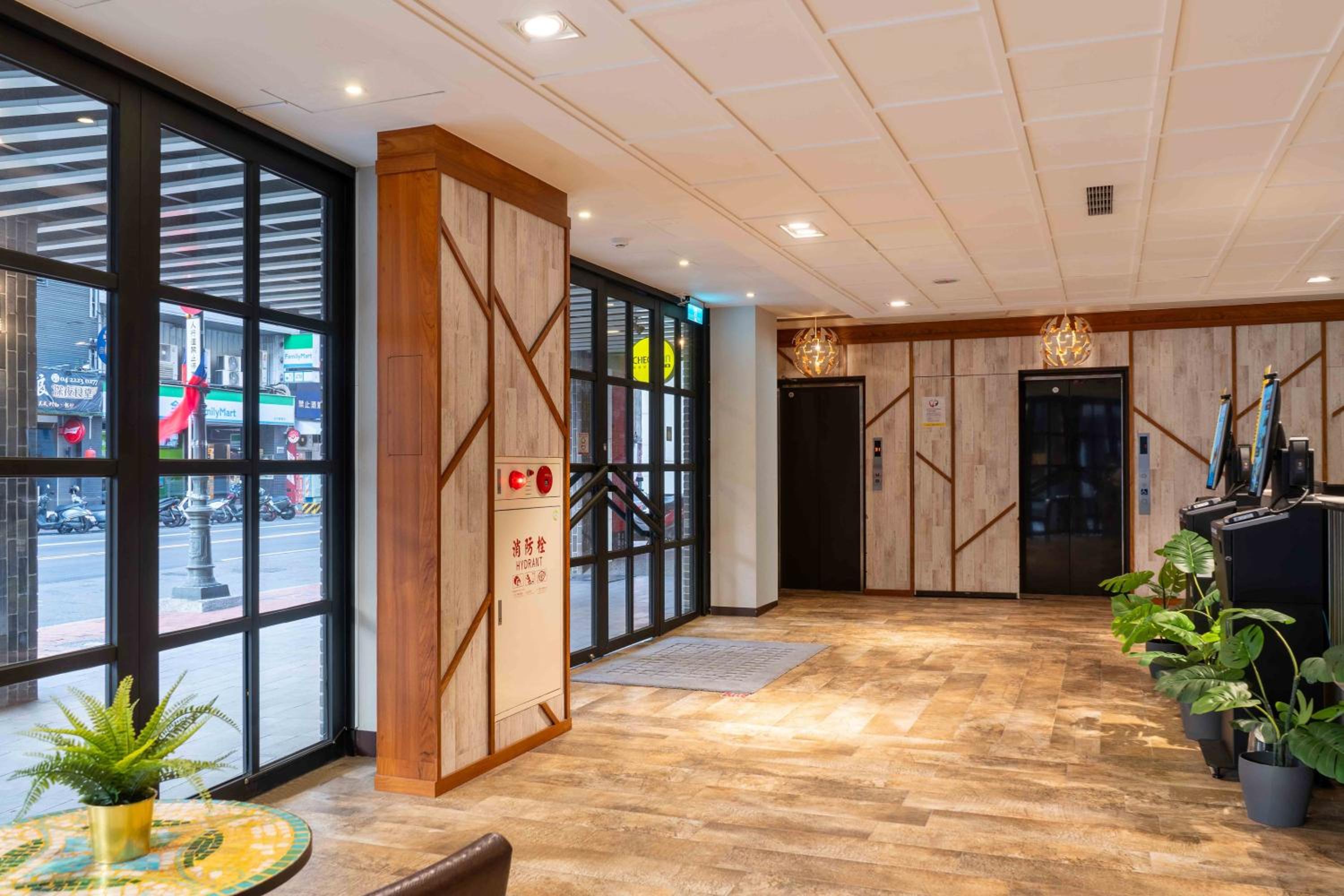 CHECK inn Taichung Ziyou