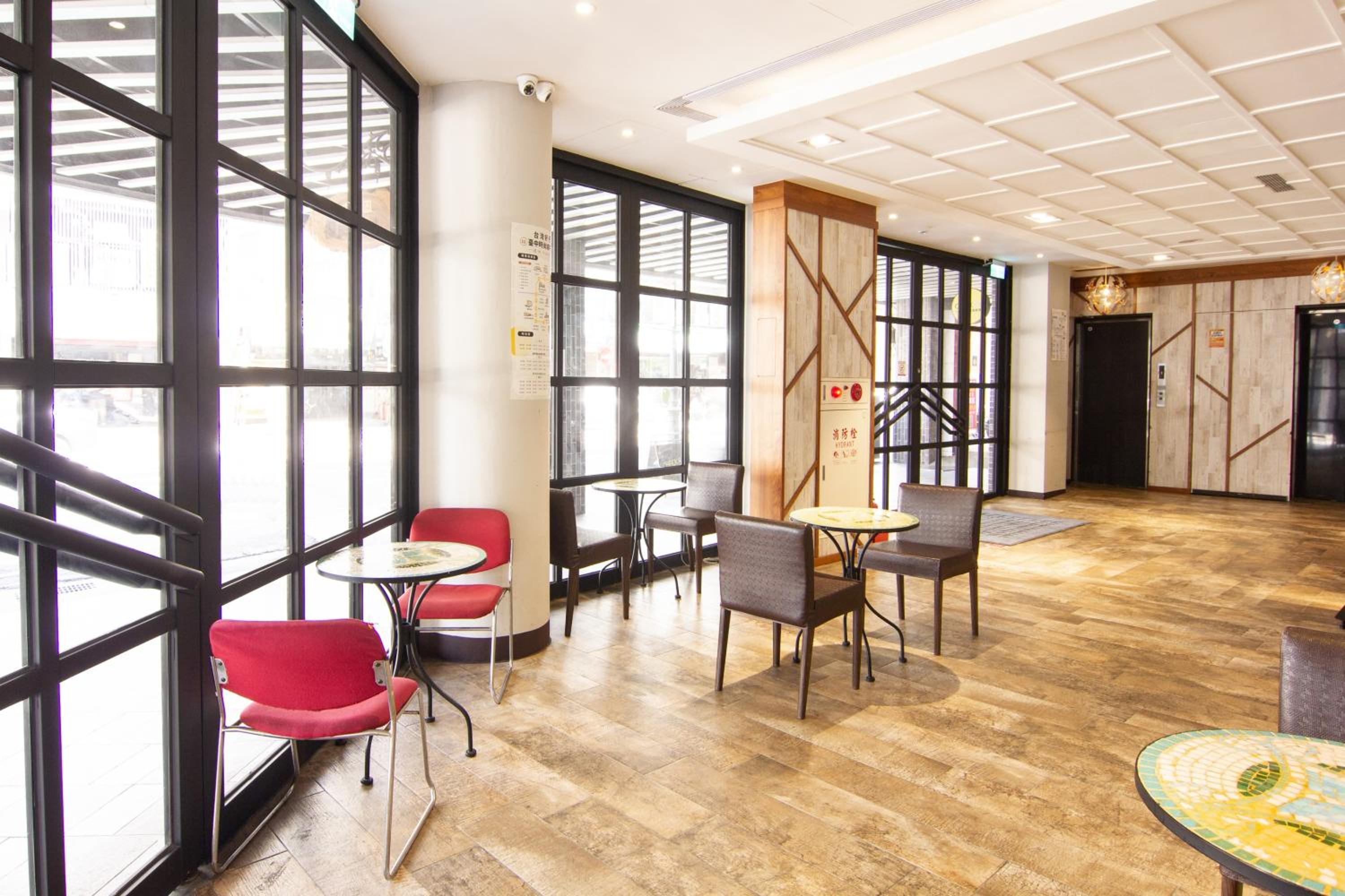 CHECK inn Taichung Ziyou