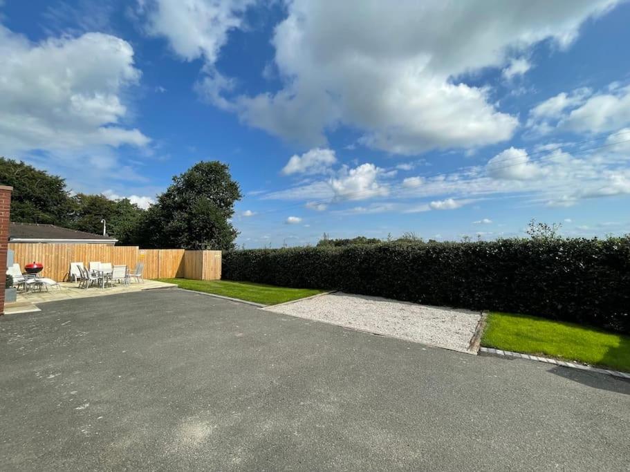 The Ridge Bungalow, at the highest point in the Heart of Cheshire view 5