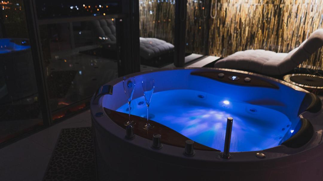 Premium Sky Jacuzzi Apartment