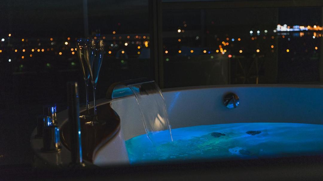 Premium Sky Jacuzzi Apartment