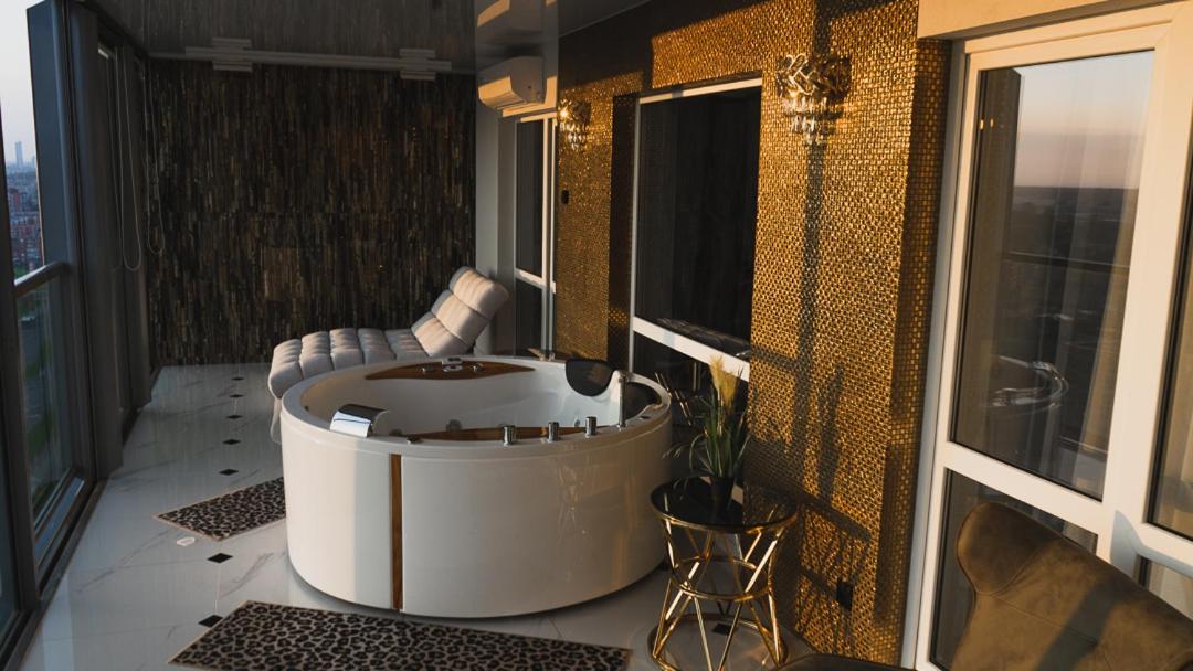 Premium Sky Jacuzzi Apartment