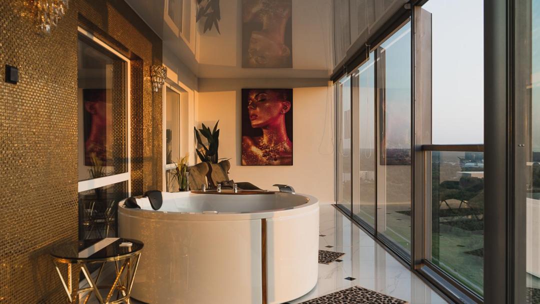 Premium Sky Jacuzzi Apartment