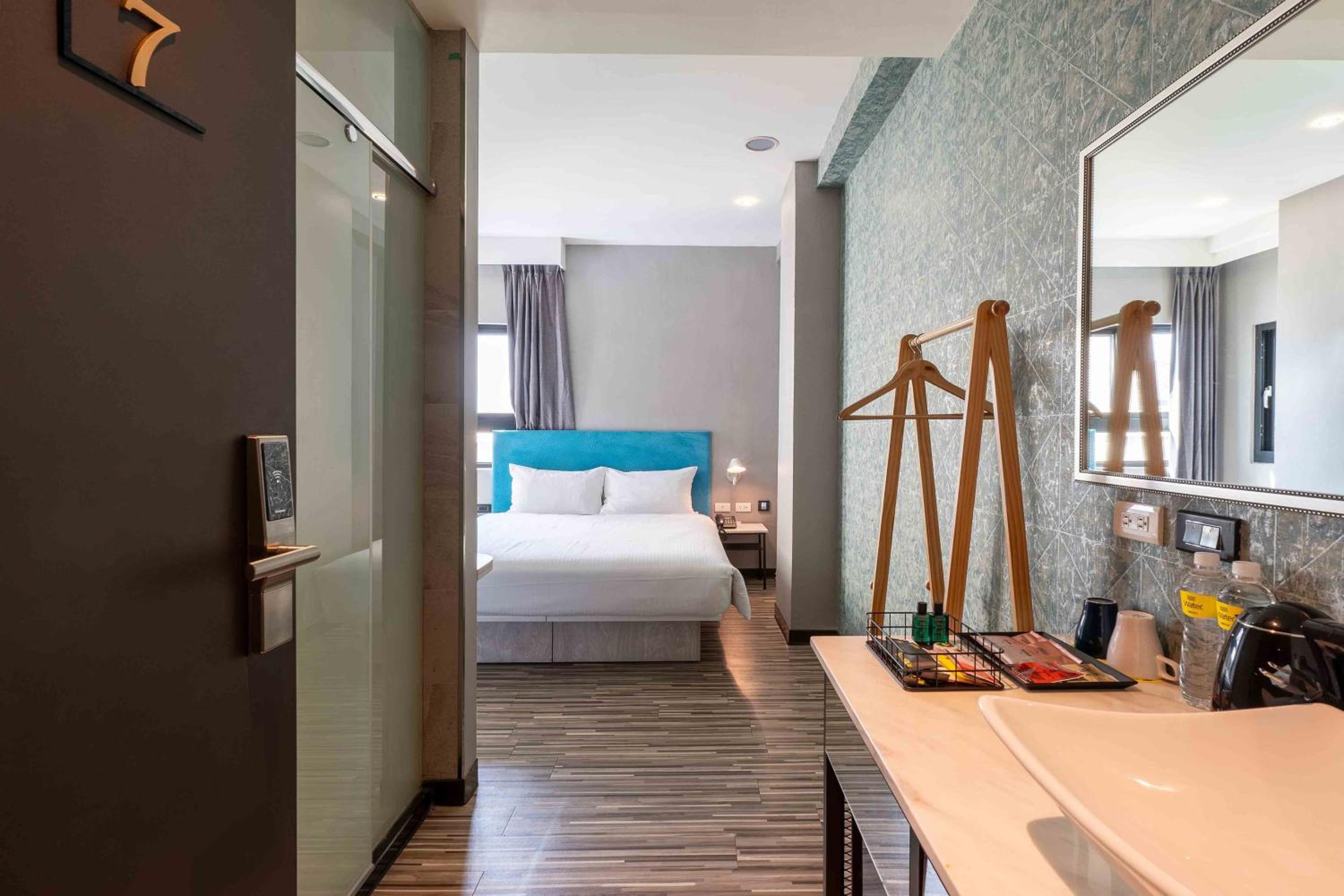CHECK inn Taichung Ziyou