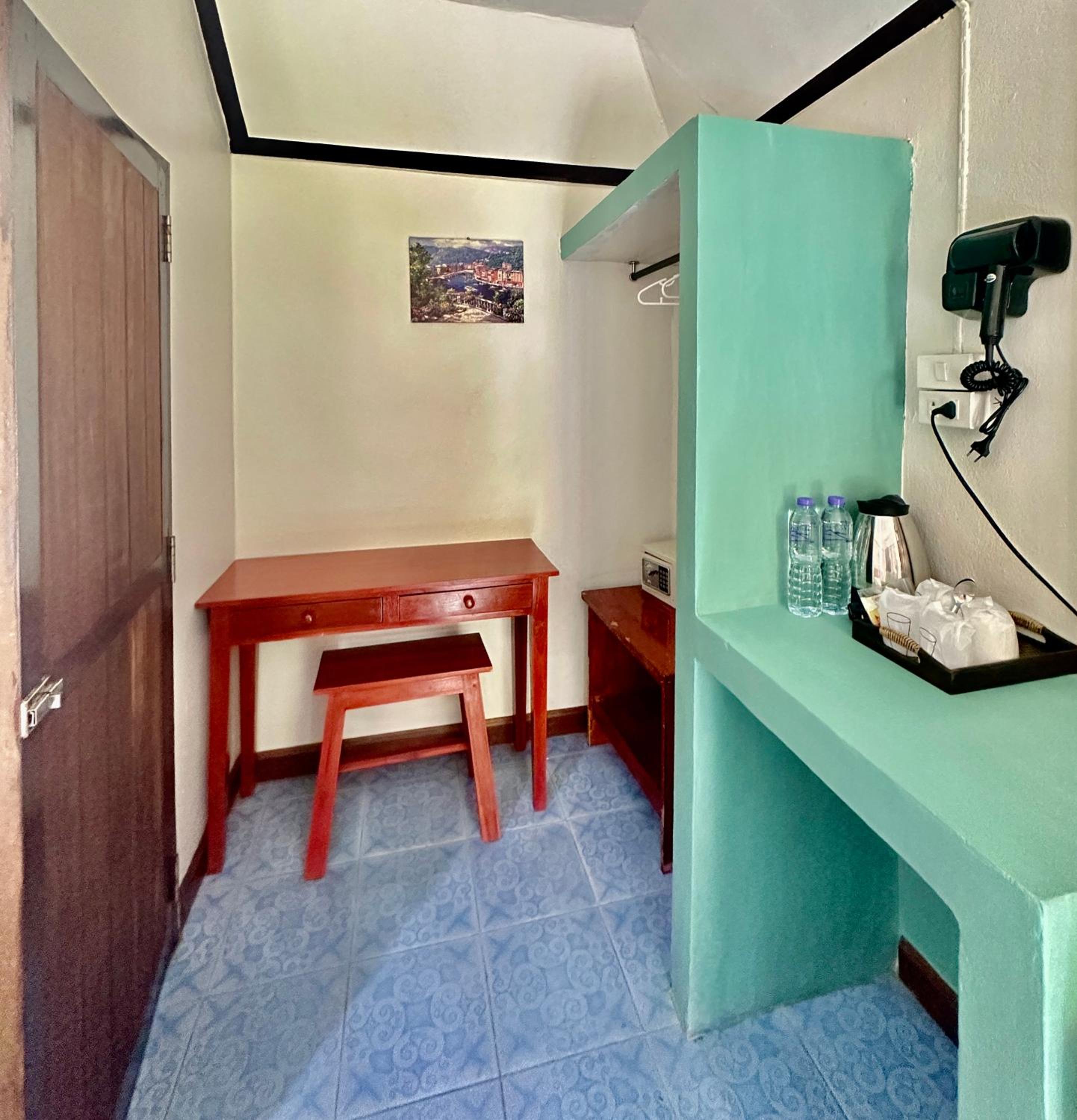 Lanta L.D. Beach Bungalow