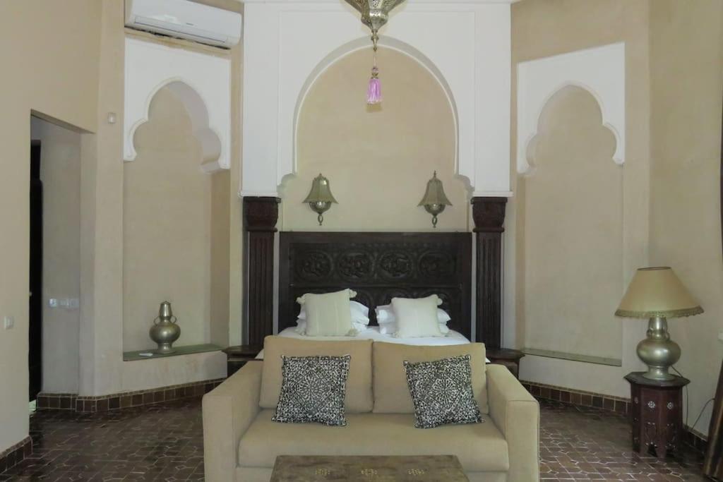 Villa Jude Luxury 6BR Villa with Private Pool, Sleeps 12, Near Golf & City