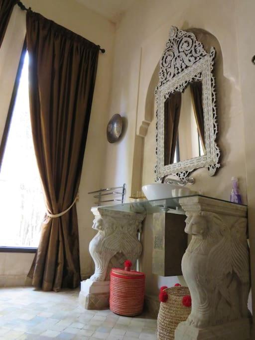 Villa Jude Luxury 6BR Villa with Private Pool, Sleeps 12, Near Golf & City