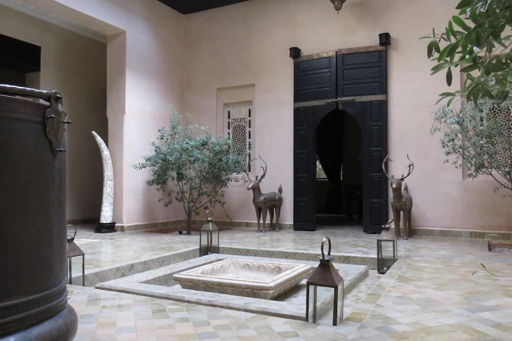 Villa Jude Luxury 6BR Villa with Private Pool, Sleeps 12, Near Golf & City