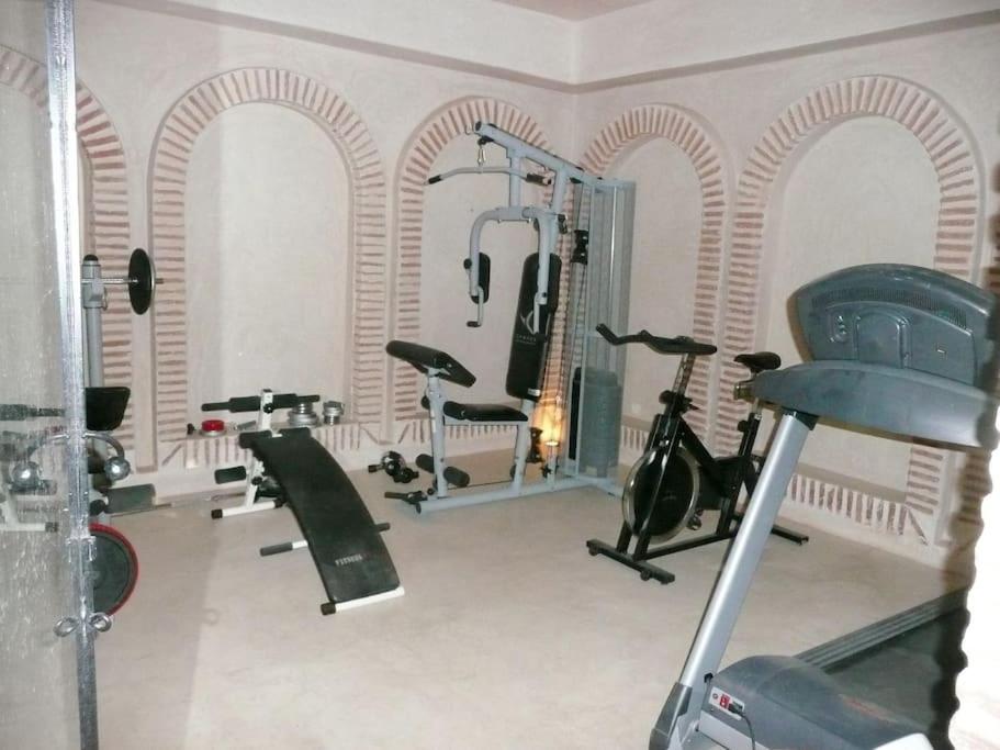 Villa Jude Luxury 6BR Villa with Private Pool, Sleeps 12, Near Golf & City