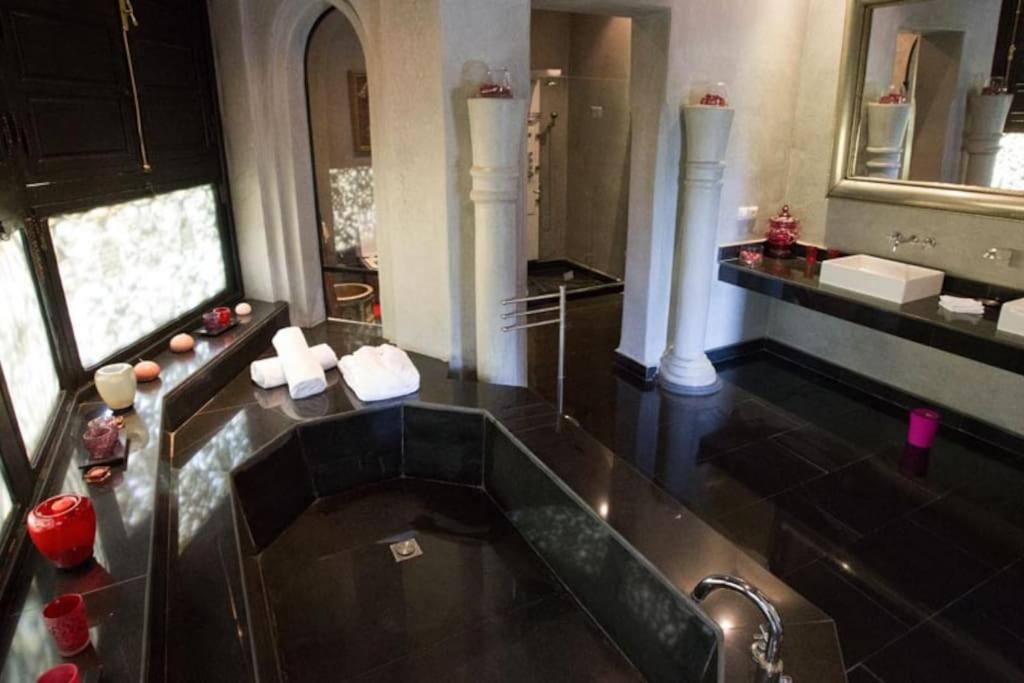 Villa Jude Luxury 6BR Villa with Private Pool, Sleeps 12, Near Golf & City
