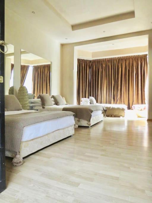 Villa Jude Luxury 6BR Villa with Private Pool, Sleeps 12, Near Golf & City