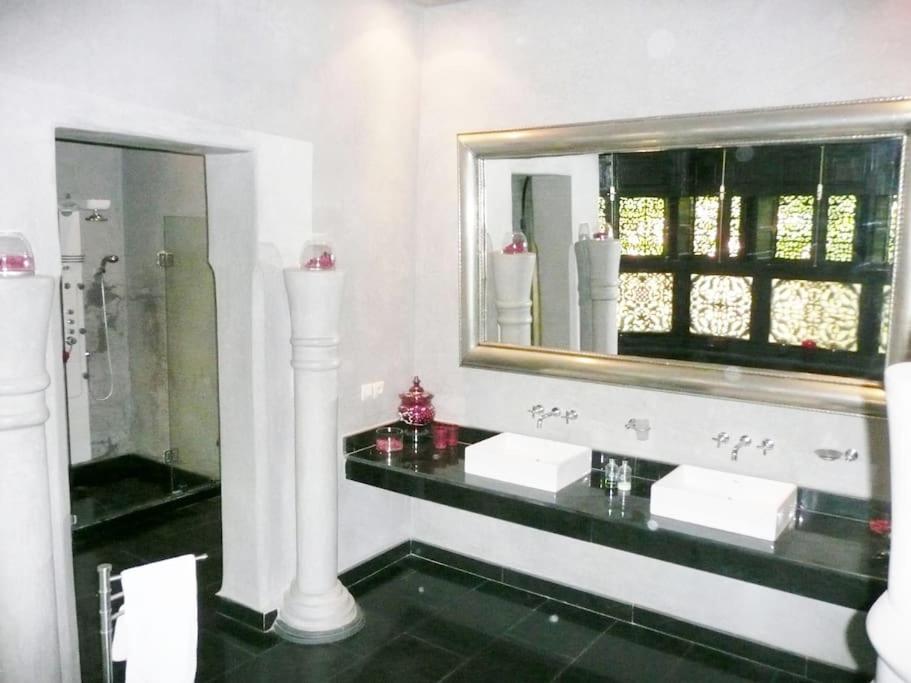 Villa Jude Luxury 6BR Villa with Private Pool, Sleeps 12, Near Golf & City
