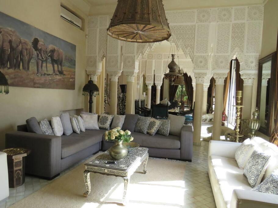 Villa Jude Luxury 6BR Villa with Private Pool, Sleeps 12, Near Golf & City