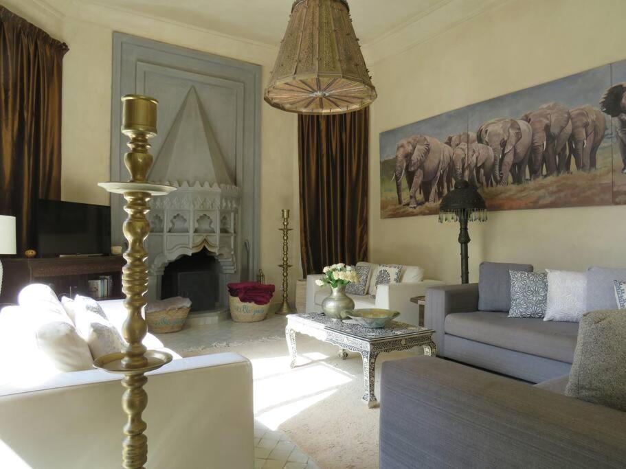 Villa Jude Luxury 6BR Villa with Private Pool, Sleeps 12, Near Golf & City