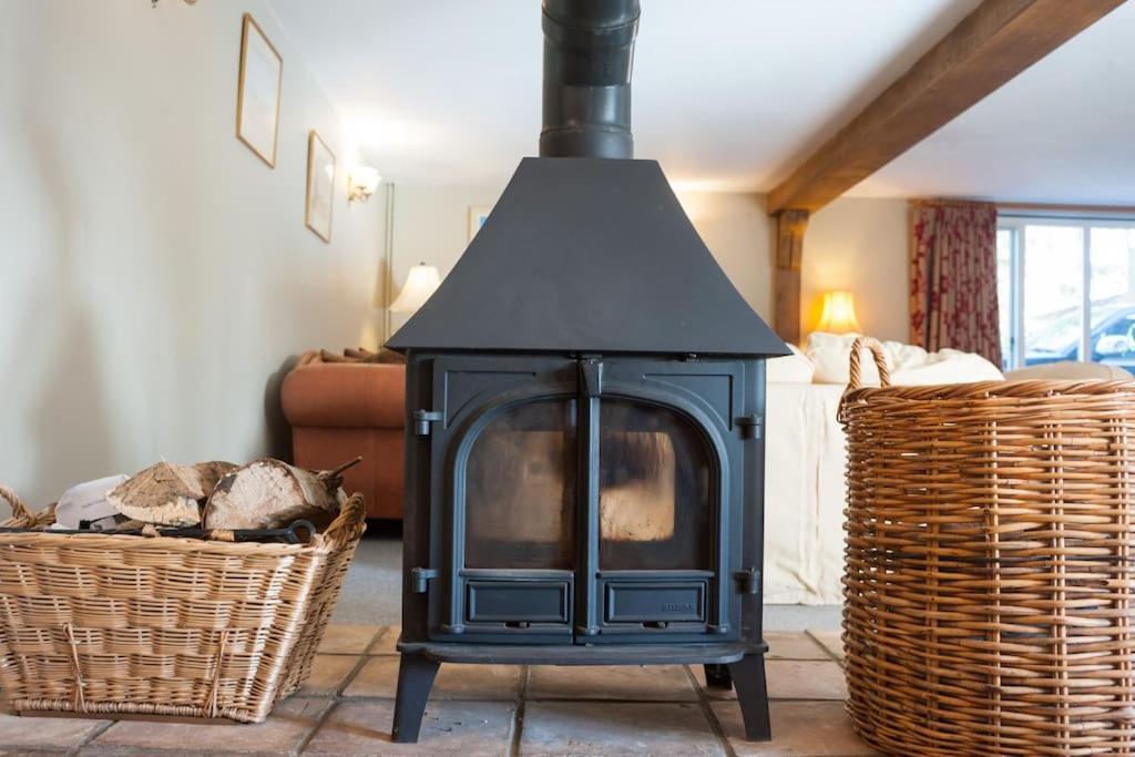 Marshlands House, Sleeps 16 - Country barn with hot tub view 5