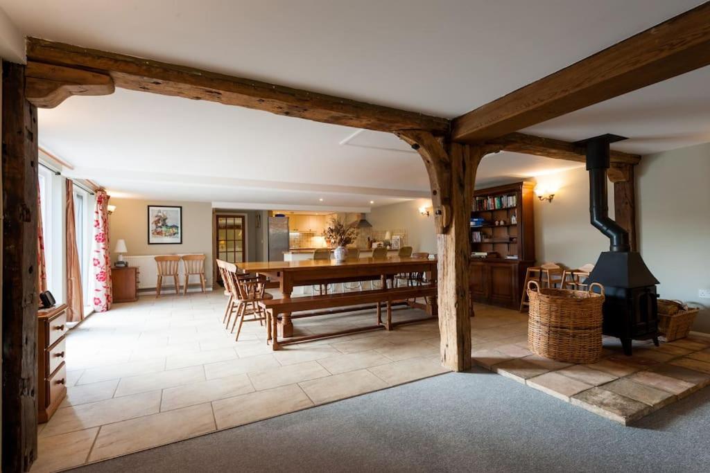 Marshlands House, Sleeps 16 - Country barn with hot tub view 4