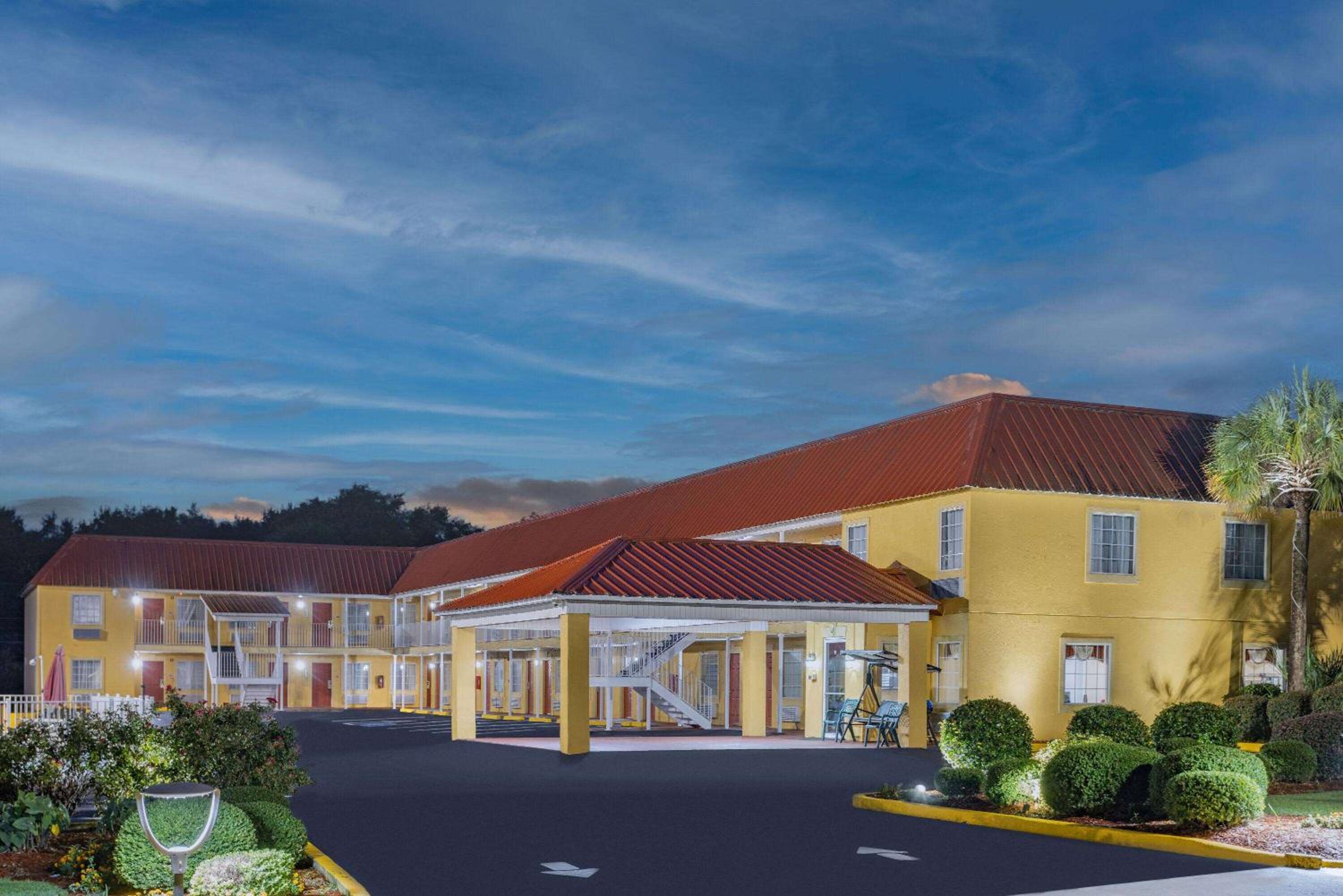 Days Inn by Wyndham Barnwell view 4