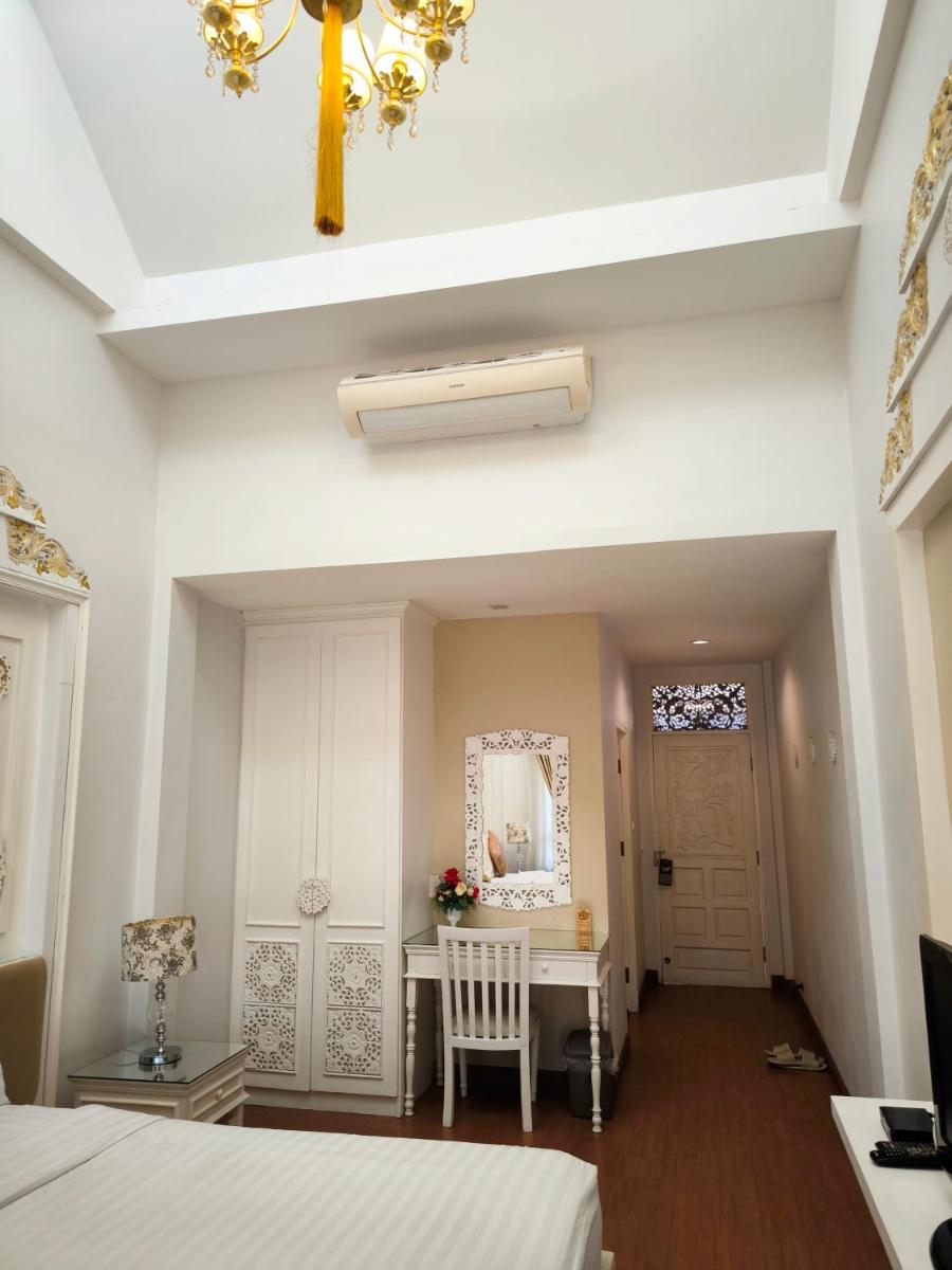 Ratchiangsaen Flora House