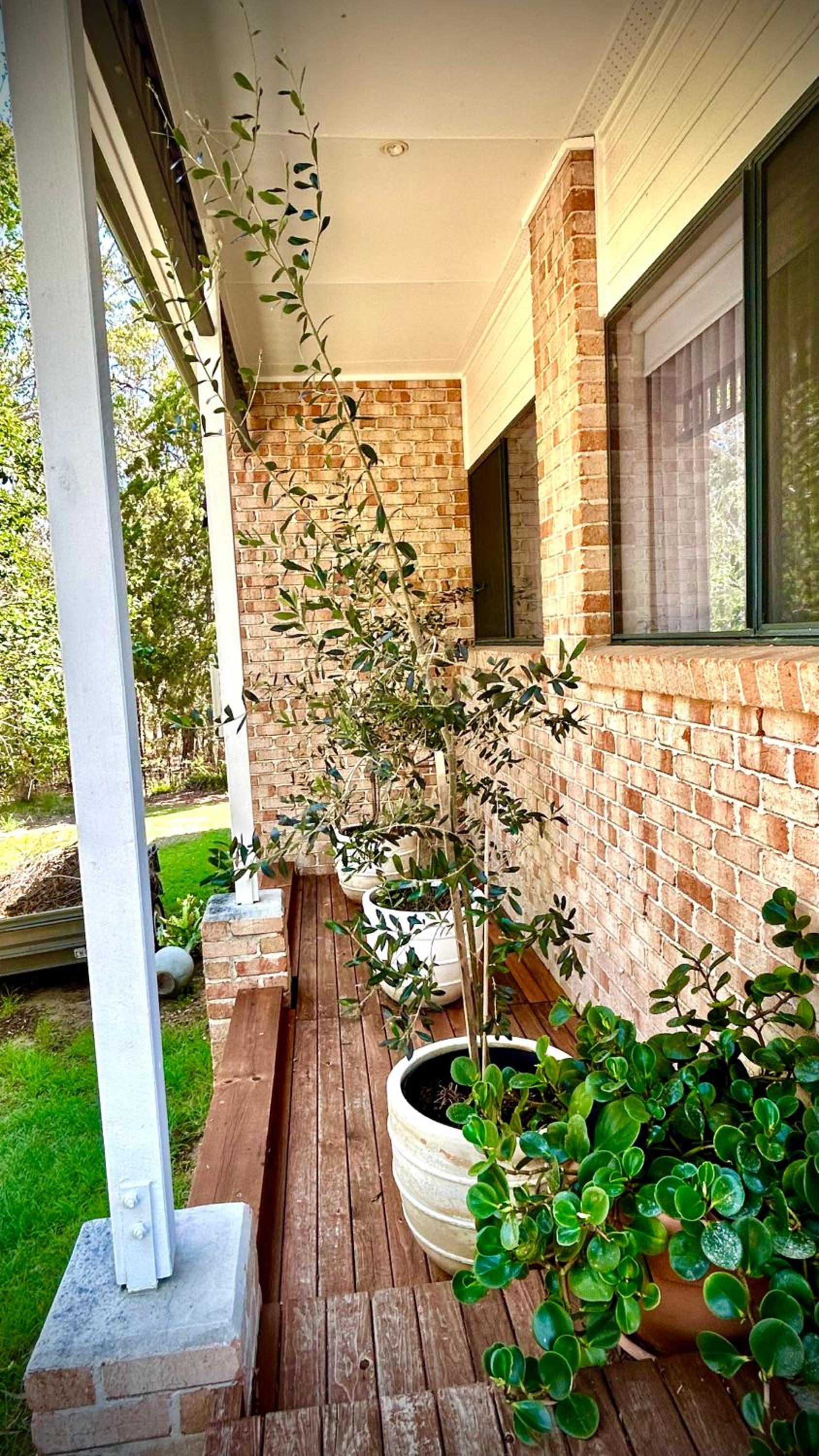 Perfect North Brisbane Retreat 4 bed