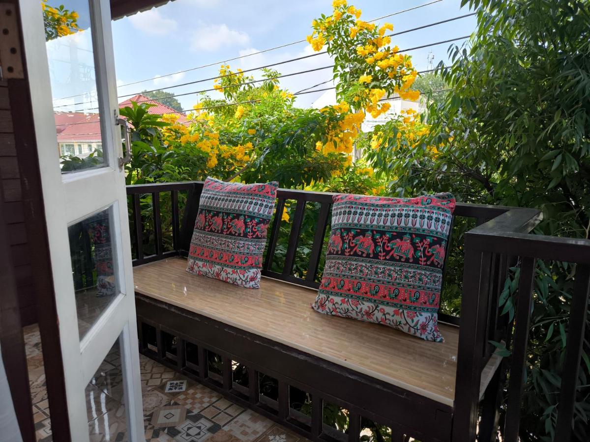 Ratchiangsaen Flora House