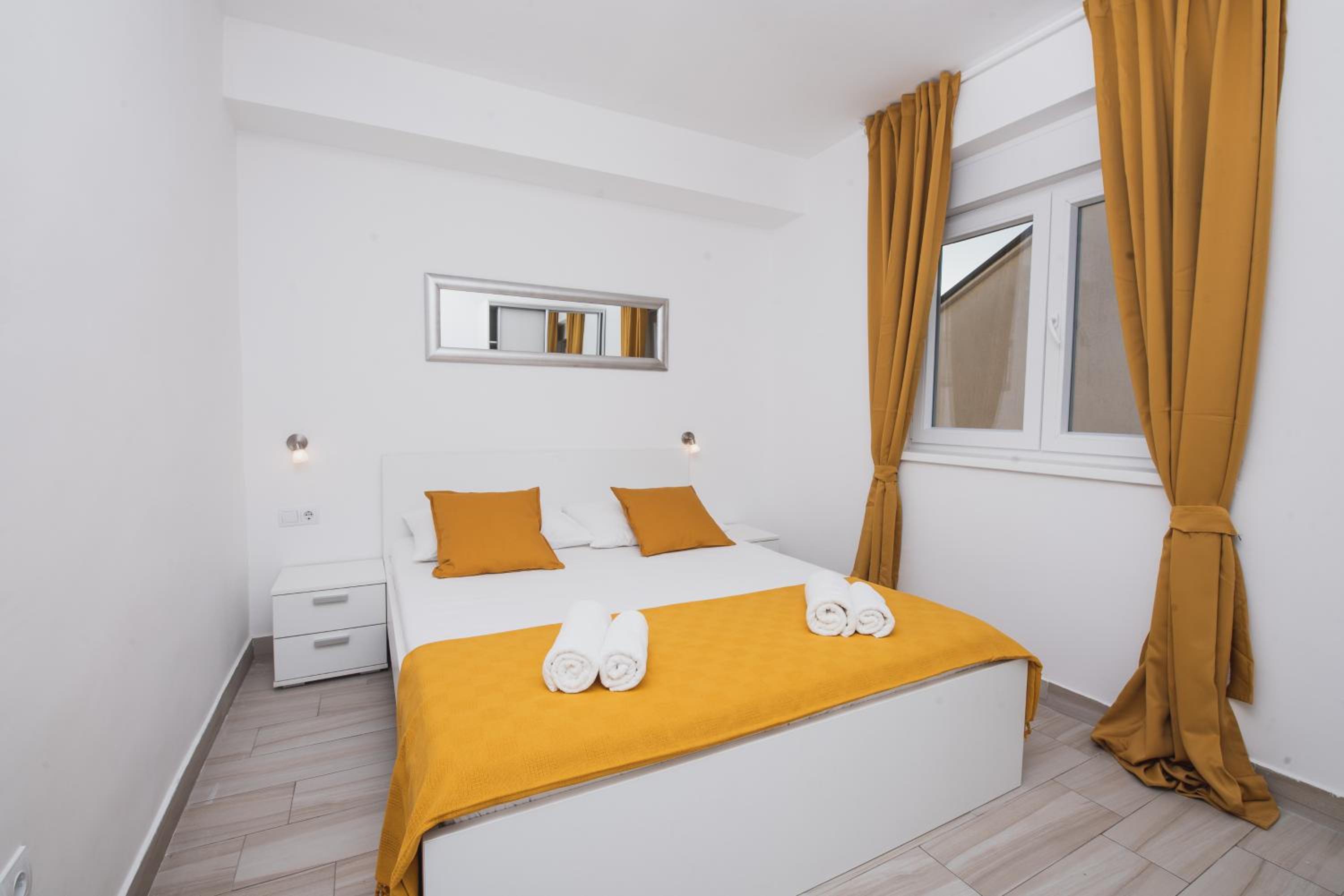 Apartments by the sea Semy