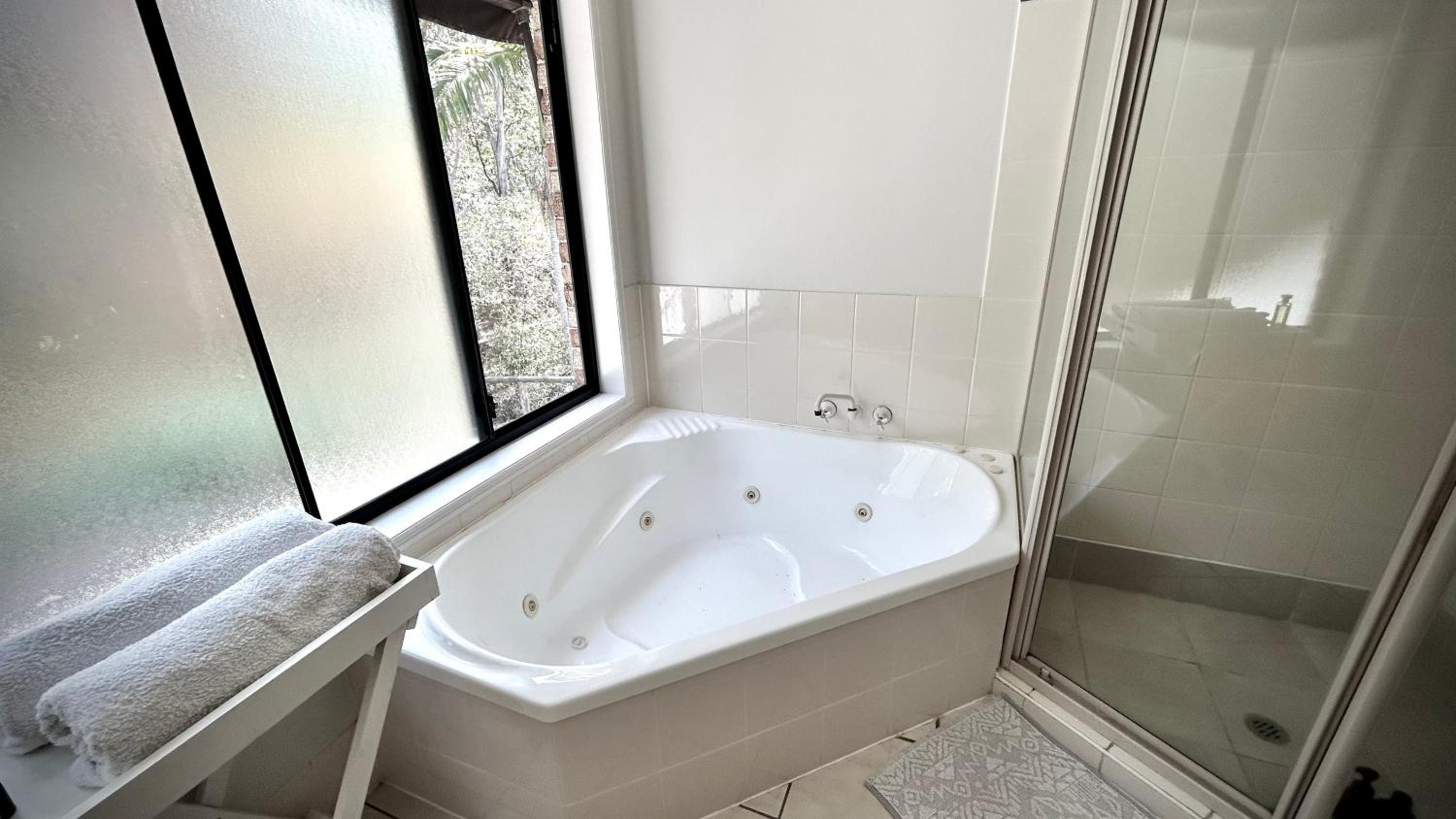 Perfect North Brisbane Retreat 4 bed