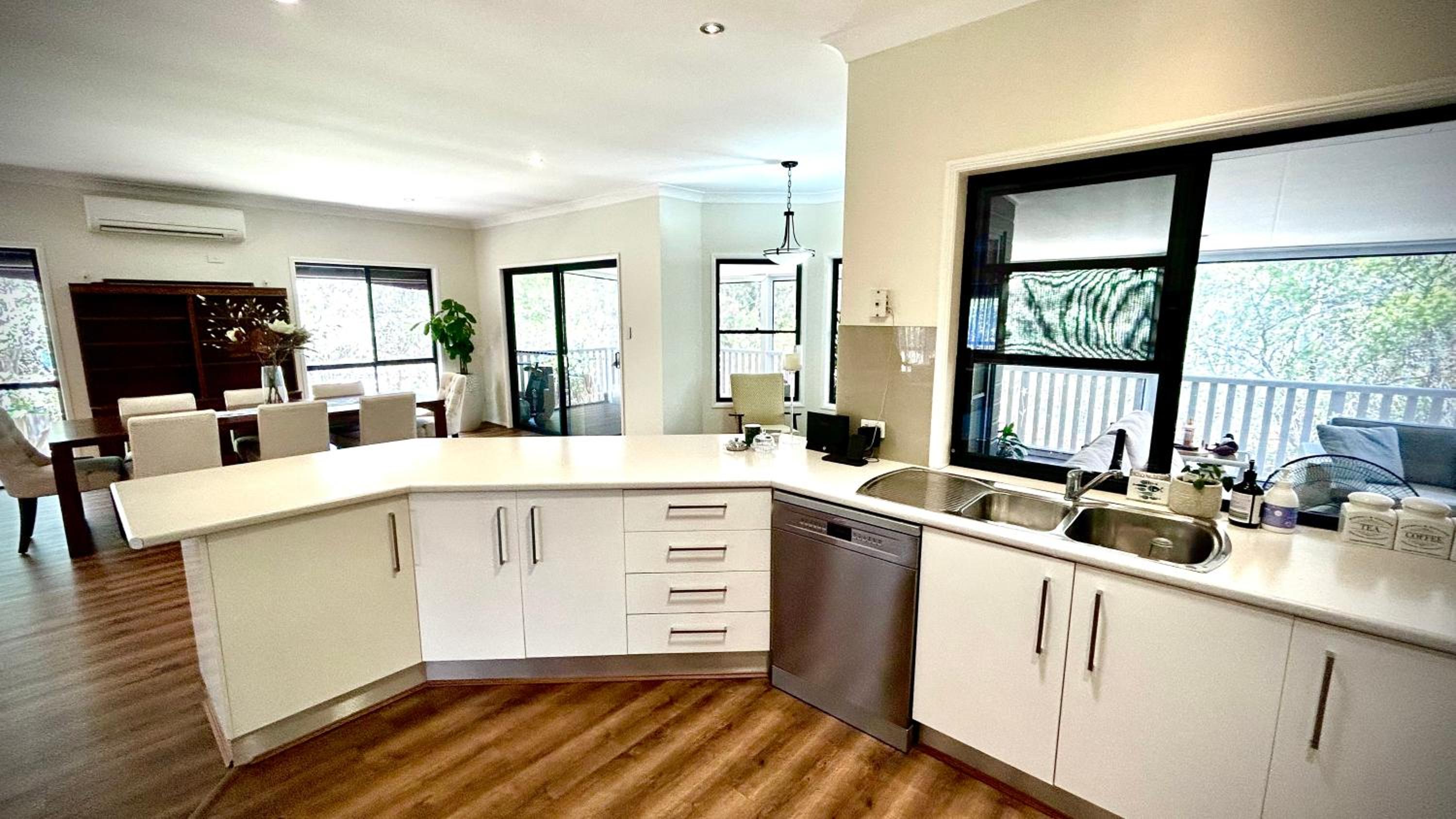 Perfect North Brisbane Retreat 4 bed