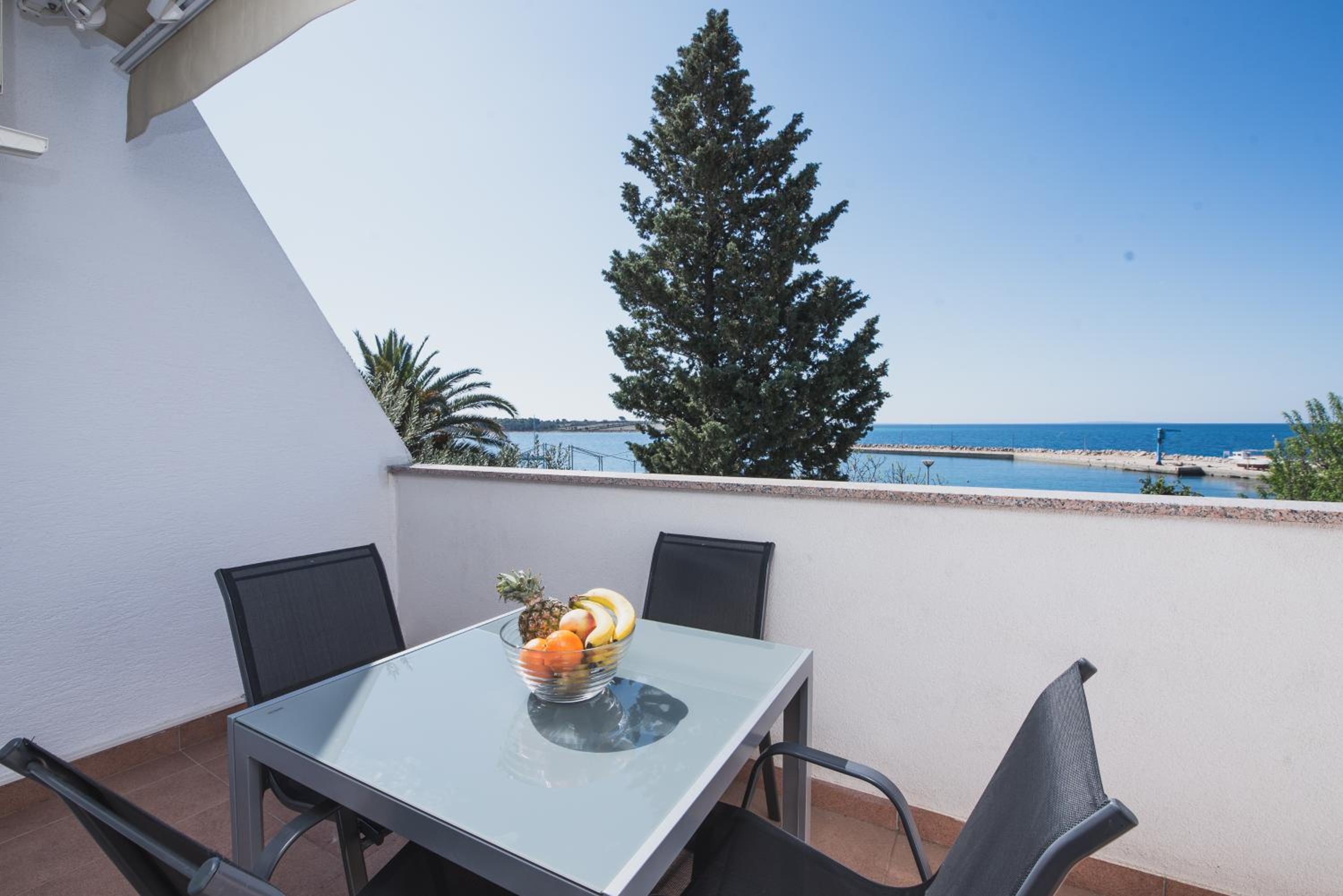 Apartments by the sea Semy