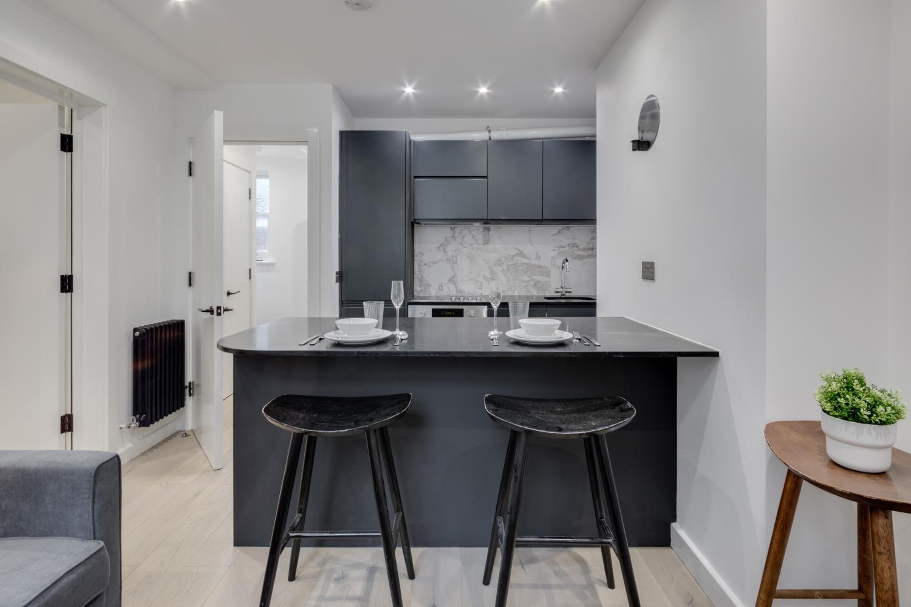 Modern 1 Bed Apartment in the Heart of Shoreditch - Moments from Old Spitalfields Market & Liverpool Street Station