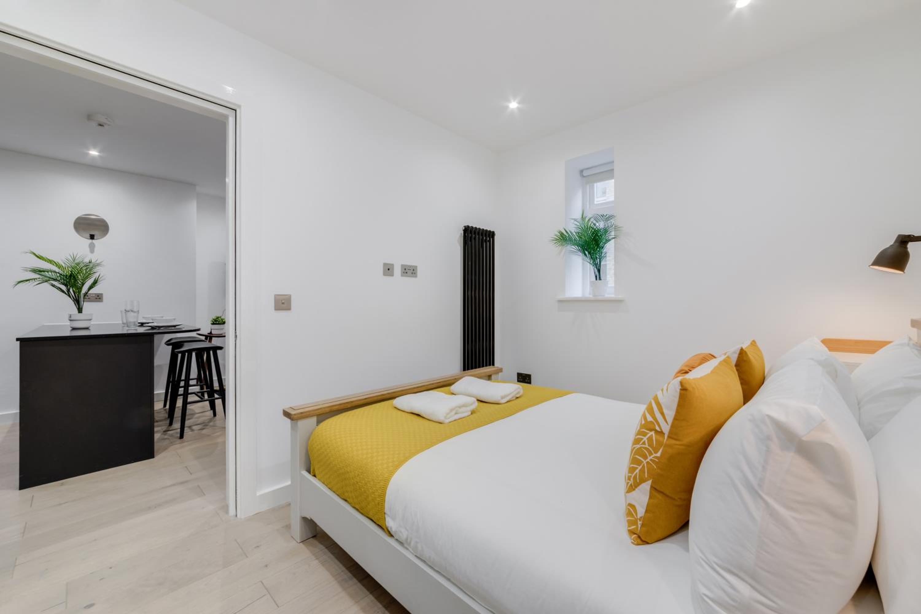 Modern 1 Bed Apartment in the Heart of Shoreditch - Moments from Old Spitalfields Market & Liverpool Street Station