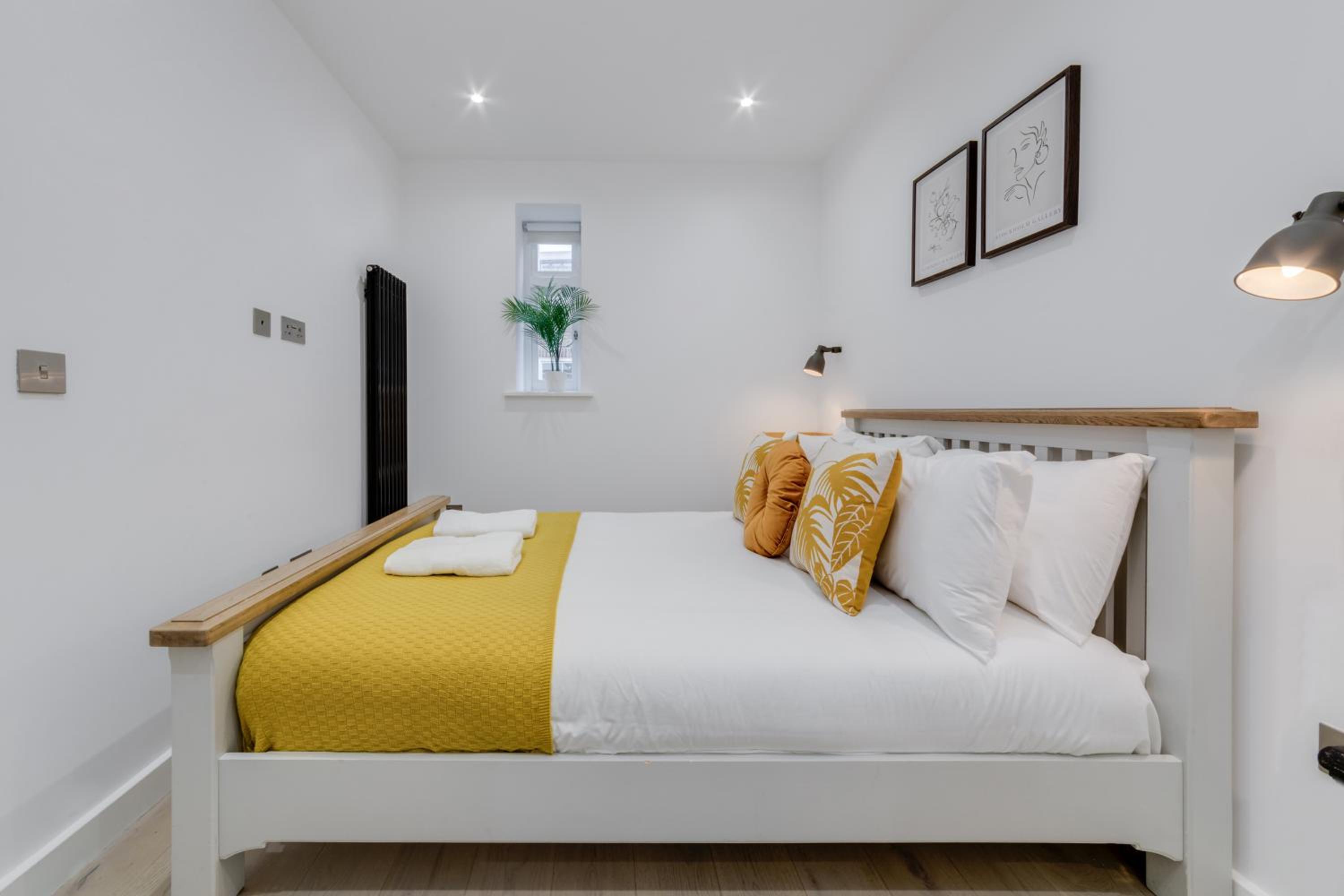Modern 1 Bed Apartment in the Heart of Shoreditch - Moments from Old Spitalfields Market & Liverpool Street Station