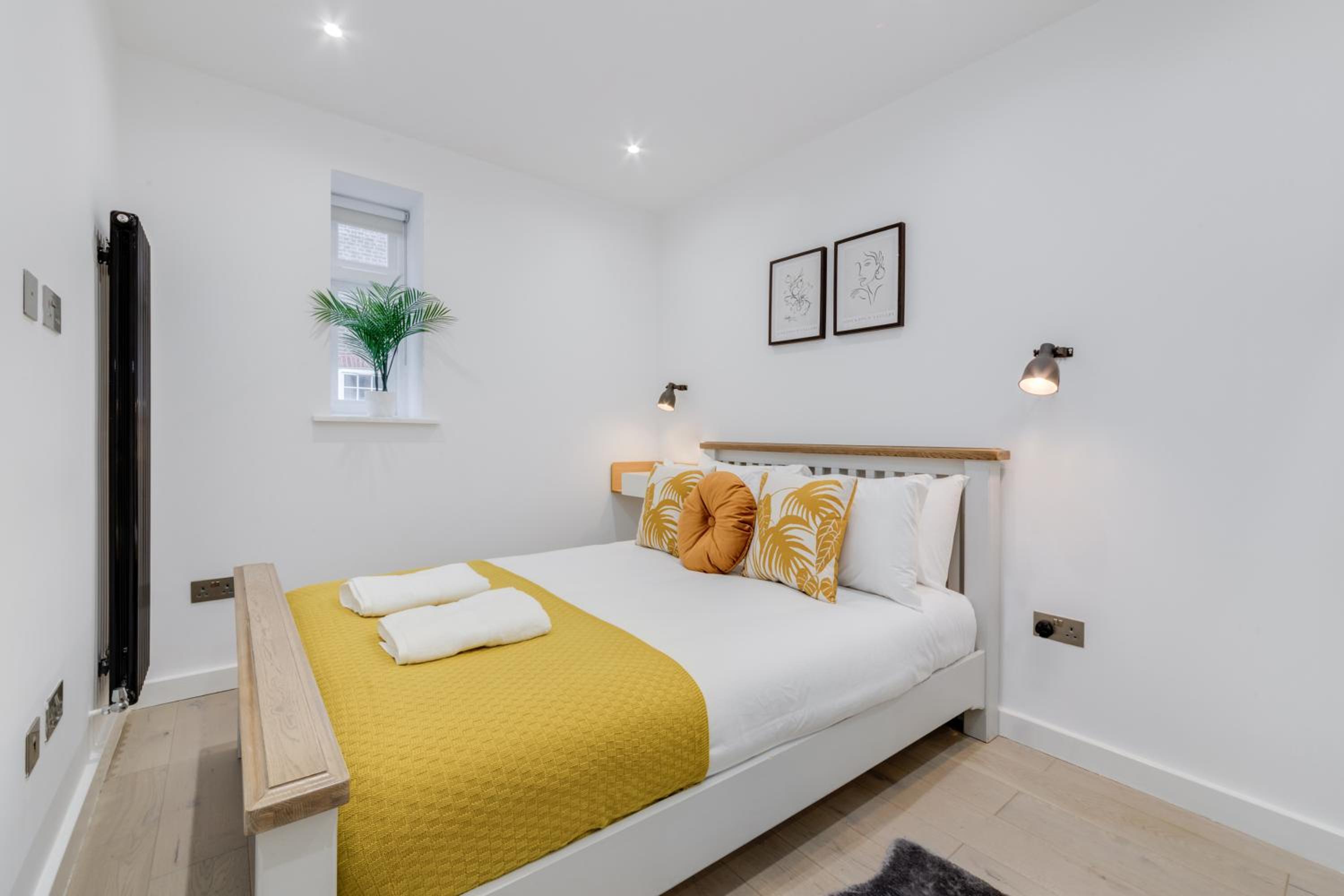 Modern 1 Bed Apartment in the Heart of Shoreditch - Moments from Old Spitalfields Market & Liverpool Street Station