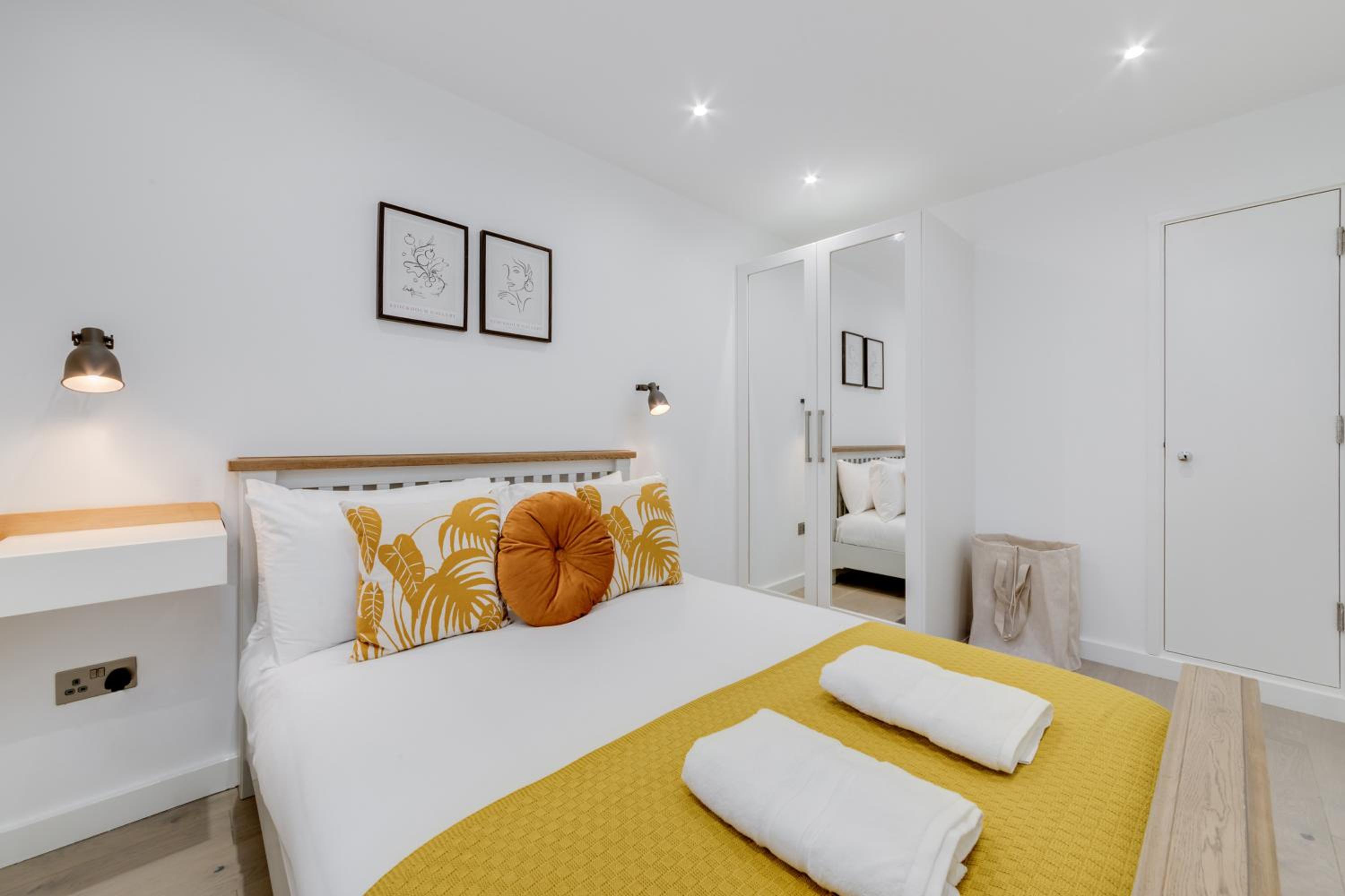 Modern 1 Bed Apartment in the Heart of Shoreditch - Moments from Old Spitalfields Market & Liverpool Street Station