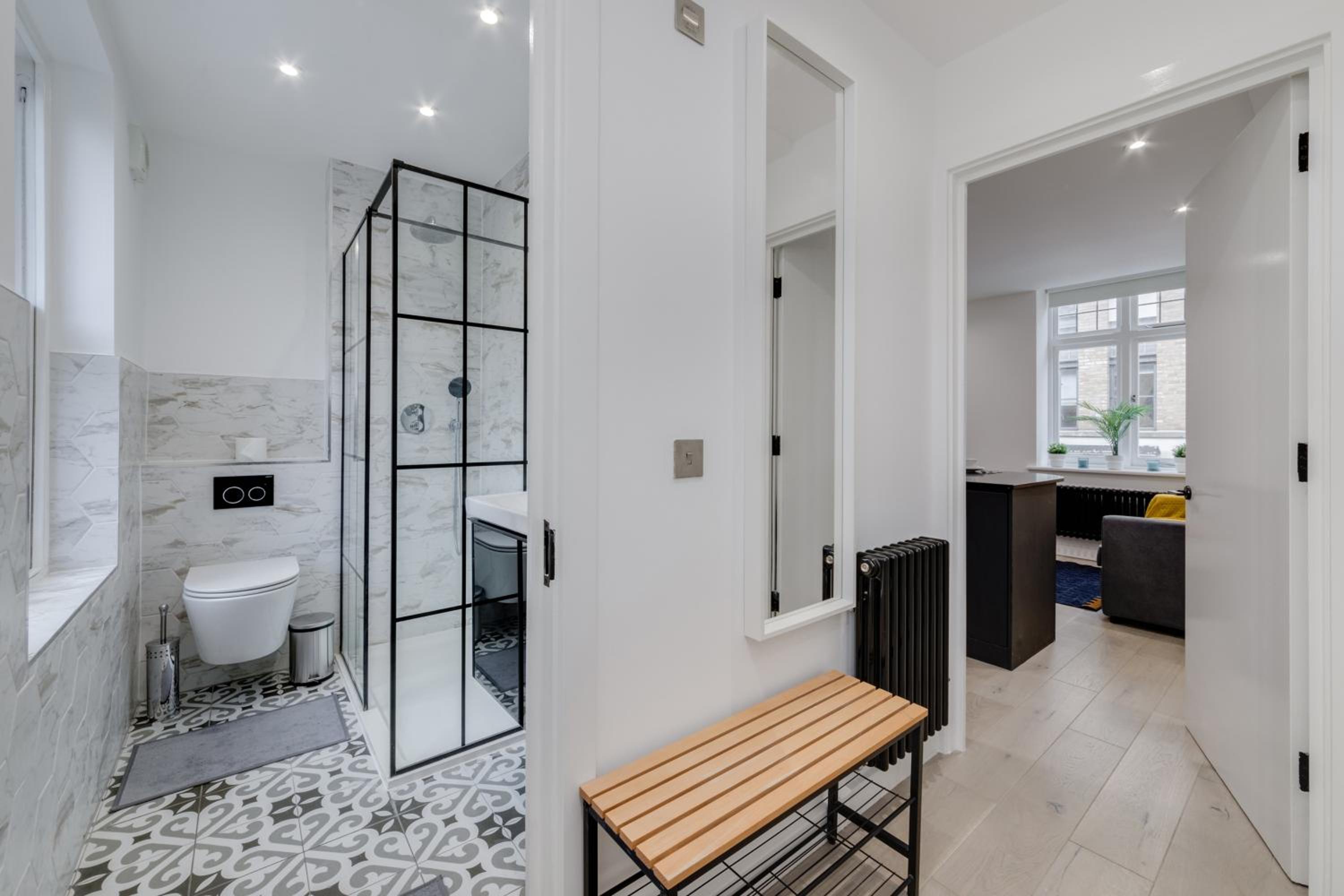 Modern 1 Bed Apartment in the Heart of Shoreditch - Moments from Old Spitalfields Market & Liverpool Street Station