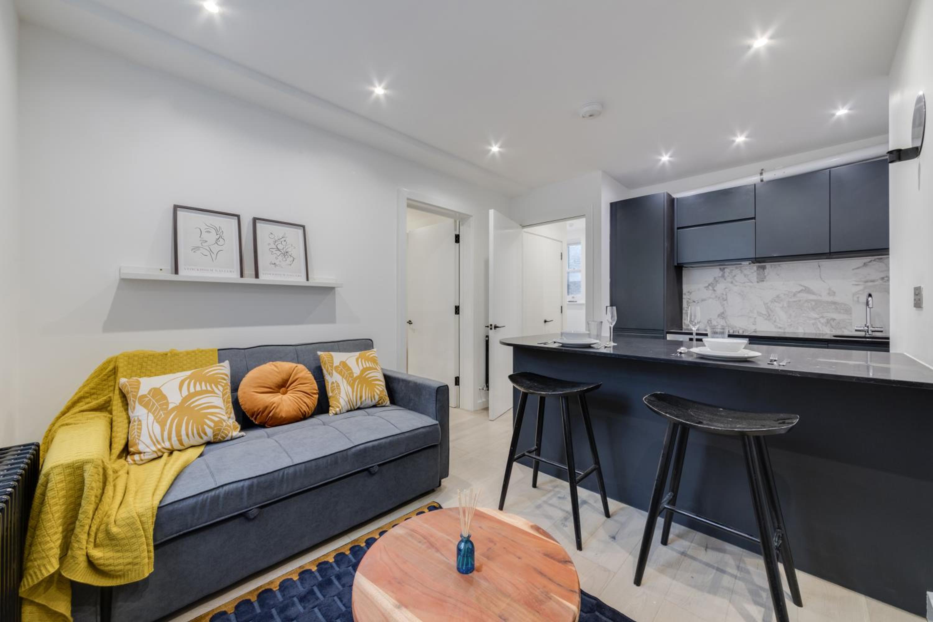 Modern 1 Bed Apartment in the Heart of Shoreditch - Moments from Old Spitalfields Market & Liverpool Street Station