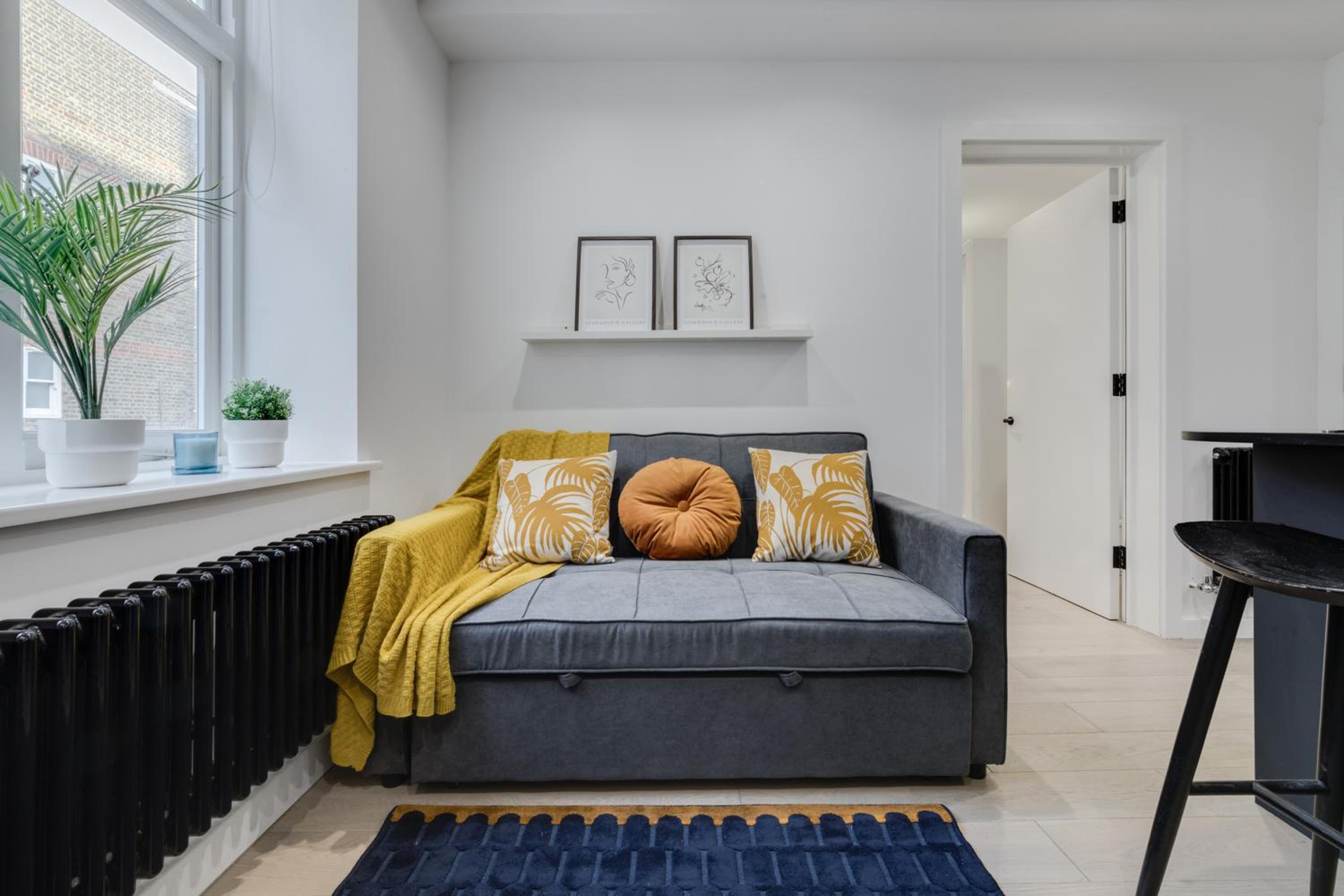 Modern 1 Bed Apartment in the Heart of Shoreditch - Moments from Old Spitalfields Market & Liverpool Street Station