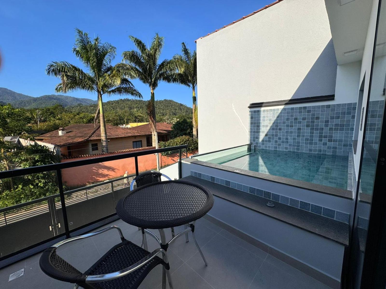 Villa da Serra 2 - Casa com piscinas privativas vidro