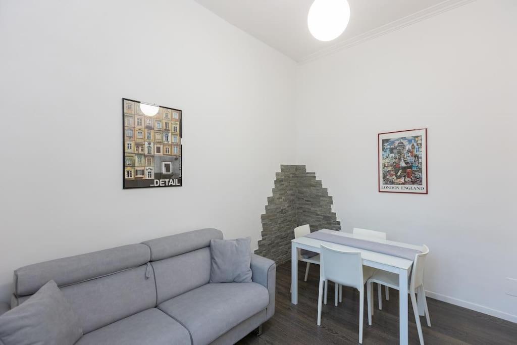 Elegant Roman Suite Near the Colosseum and Metro