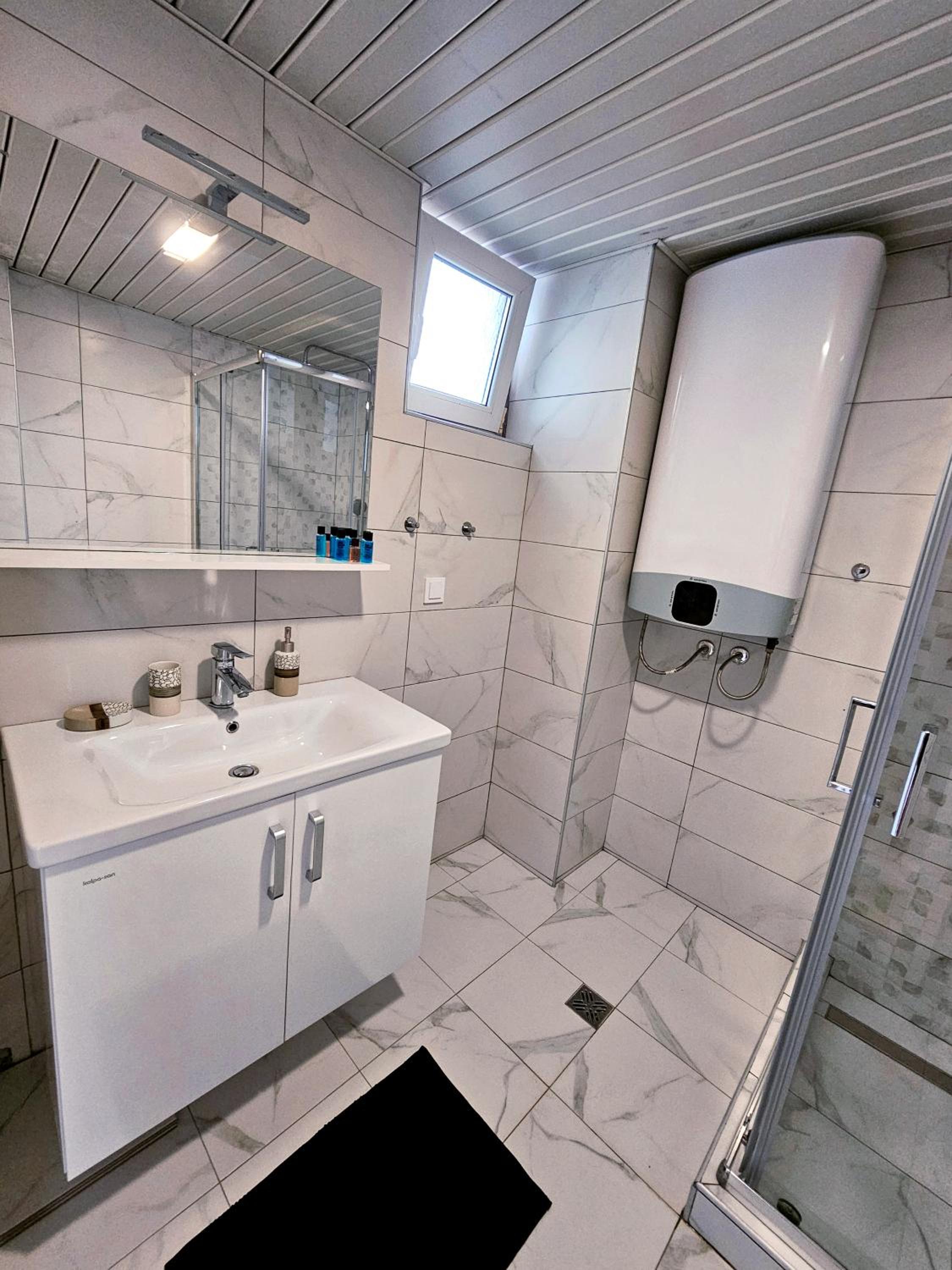 Centre Luxury Apartment view 4