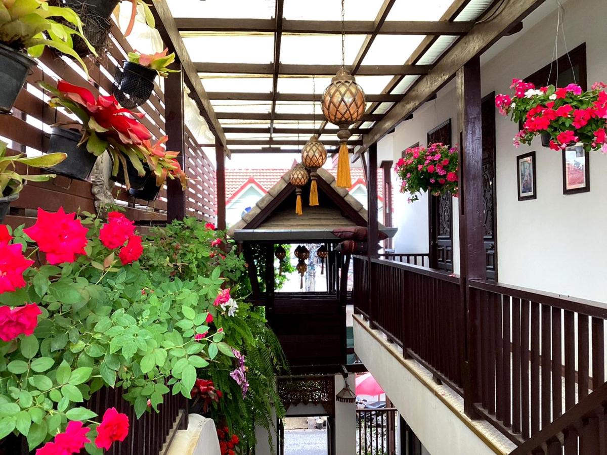 Ratchiangsaen Flora House