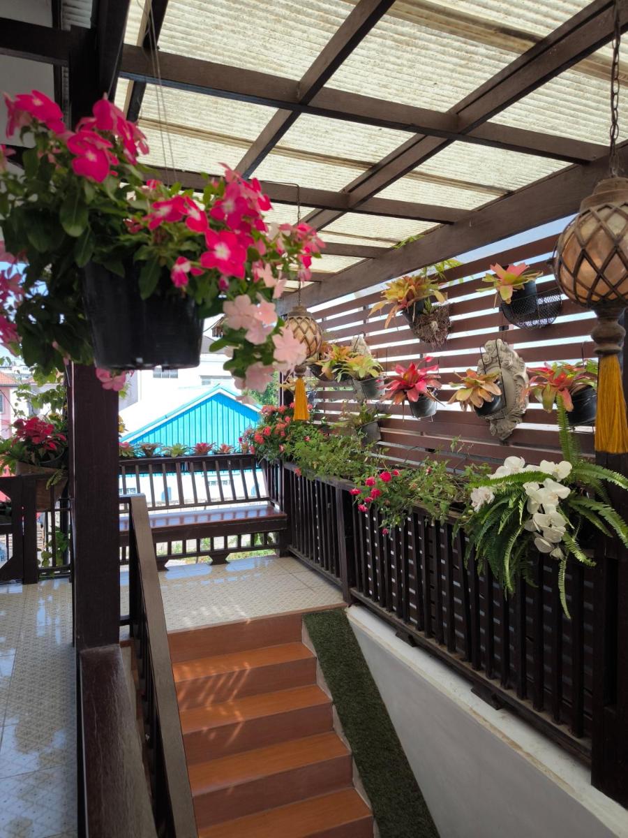 Ratchiangsaen Flora House
