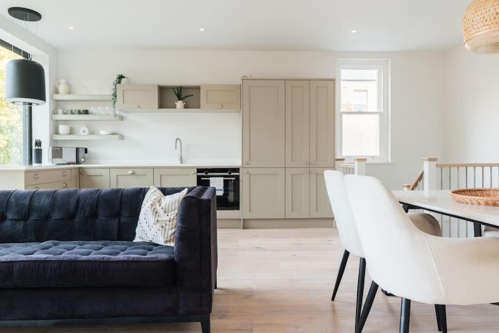 Modern & Bright Luxury London Apartment in Honor Oak