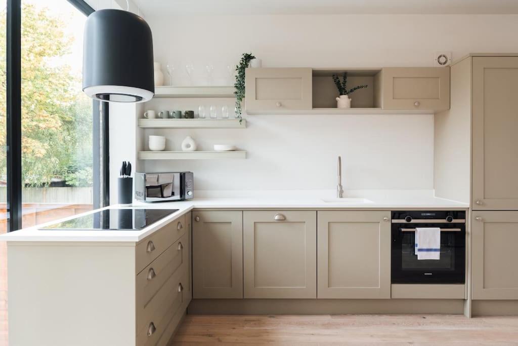 Modern & Bright Luxury London Apartment in Honor Oak
