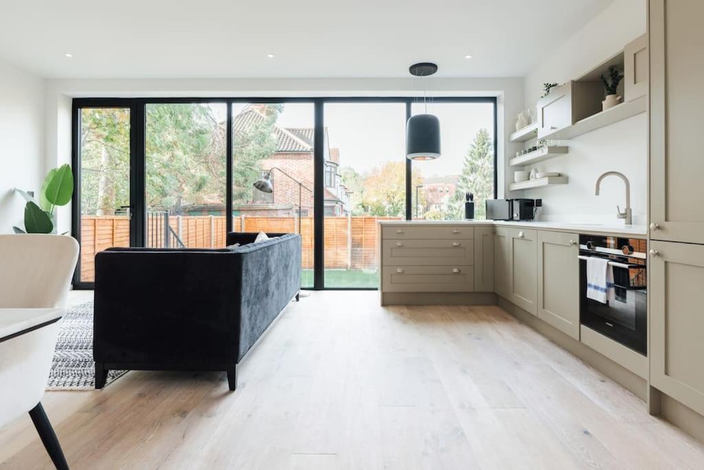 Modern & Bright Luxury London Apartment in Honor Oak